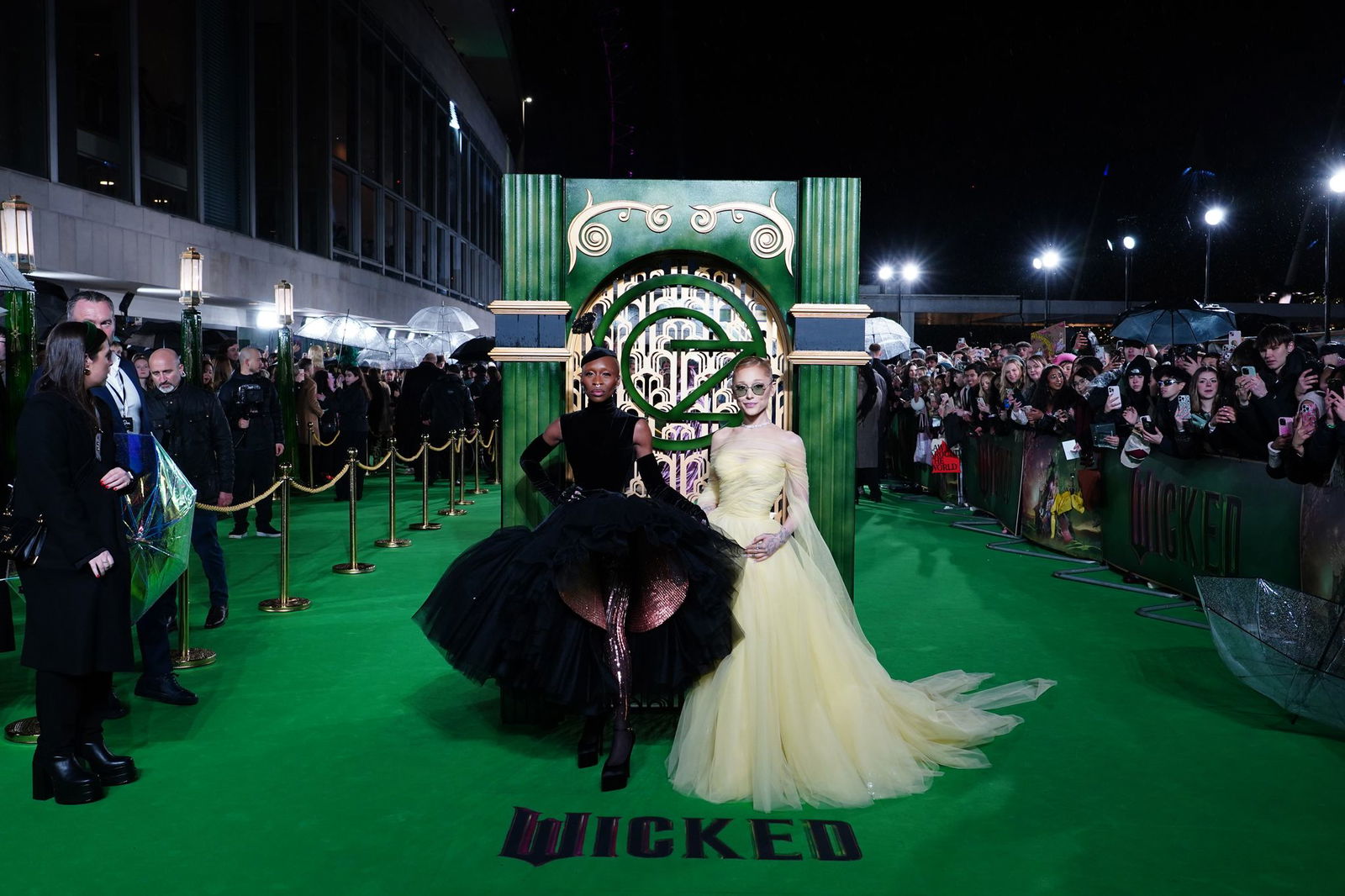 Cynthia Erivo (l) und Ariana Grande sind für ihre Rollen im Musicalfilm «Wicked» nominiert. (Archivbild)