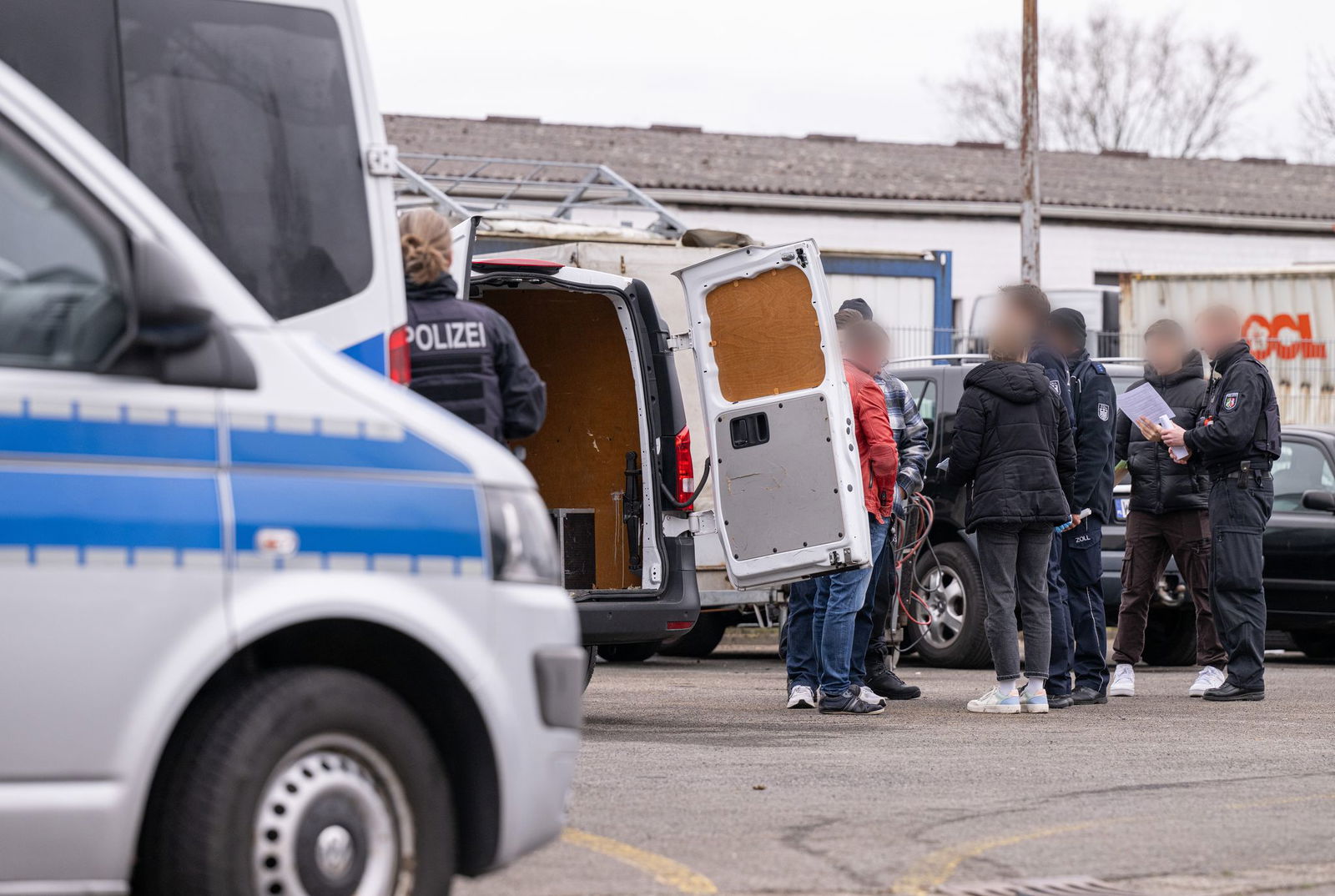 Razzia im Gewerbegebiet in Burgsteinfurt. Die Polizeiaktion fand in drei Bundesländern statt.