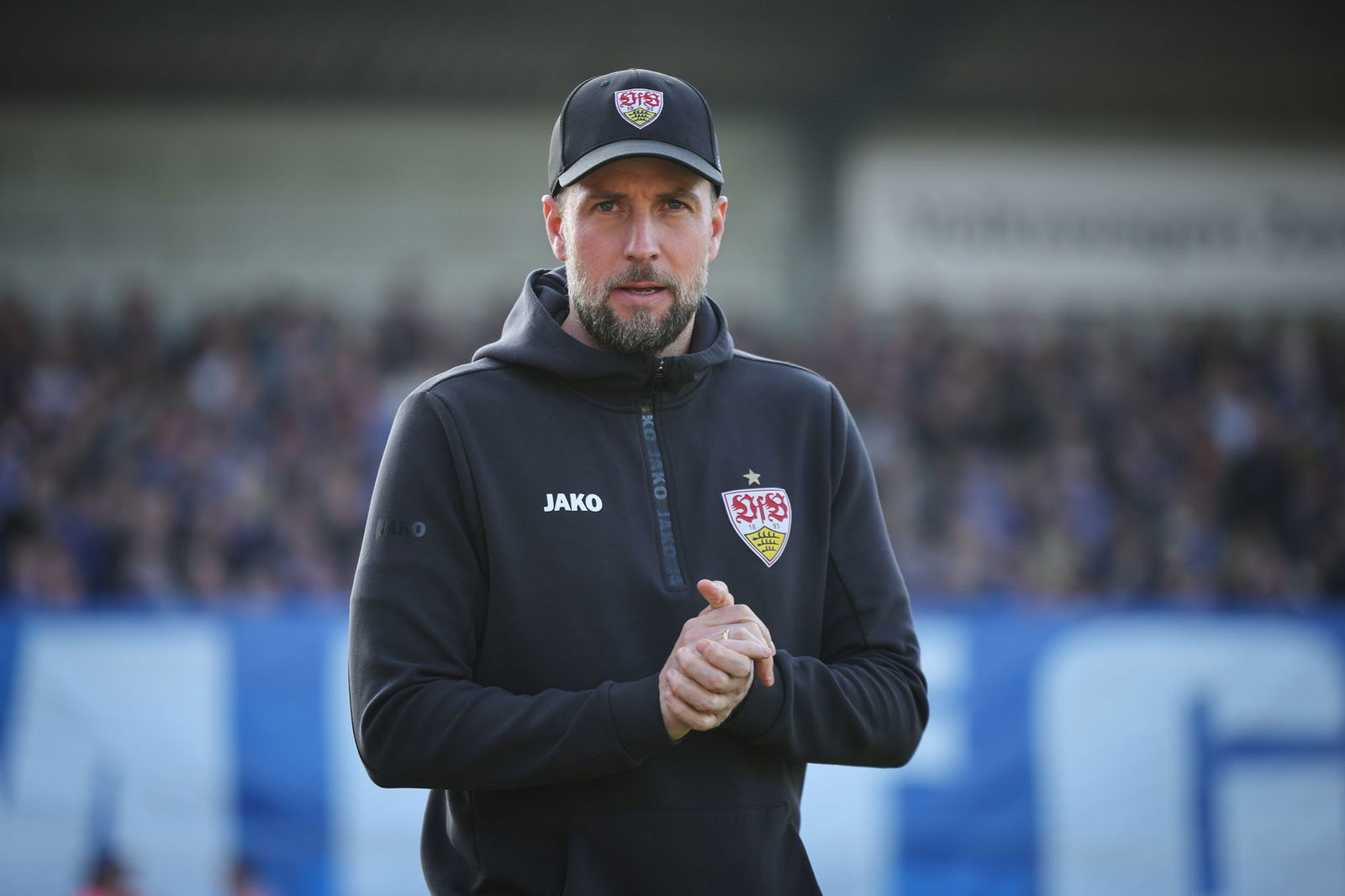 Trainer Sebastian Hoeneß steht beim VfB inzwischen bis 2028 unter Vertrag.