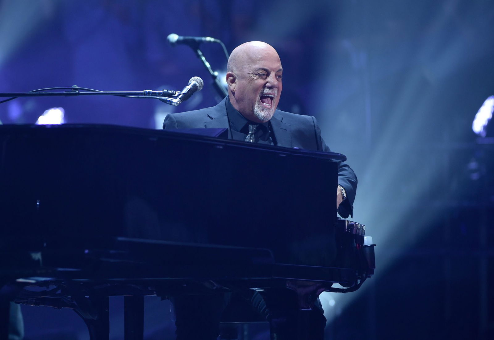Der «Piano Man» Billy Joel muss seine laufende Tournee aus gesundheitlichen Gründen unterbrechen (Archivfoto)