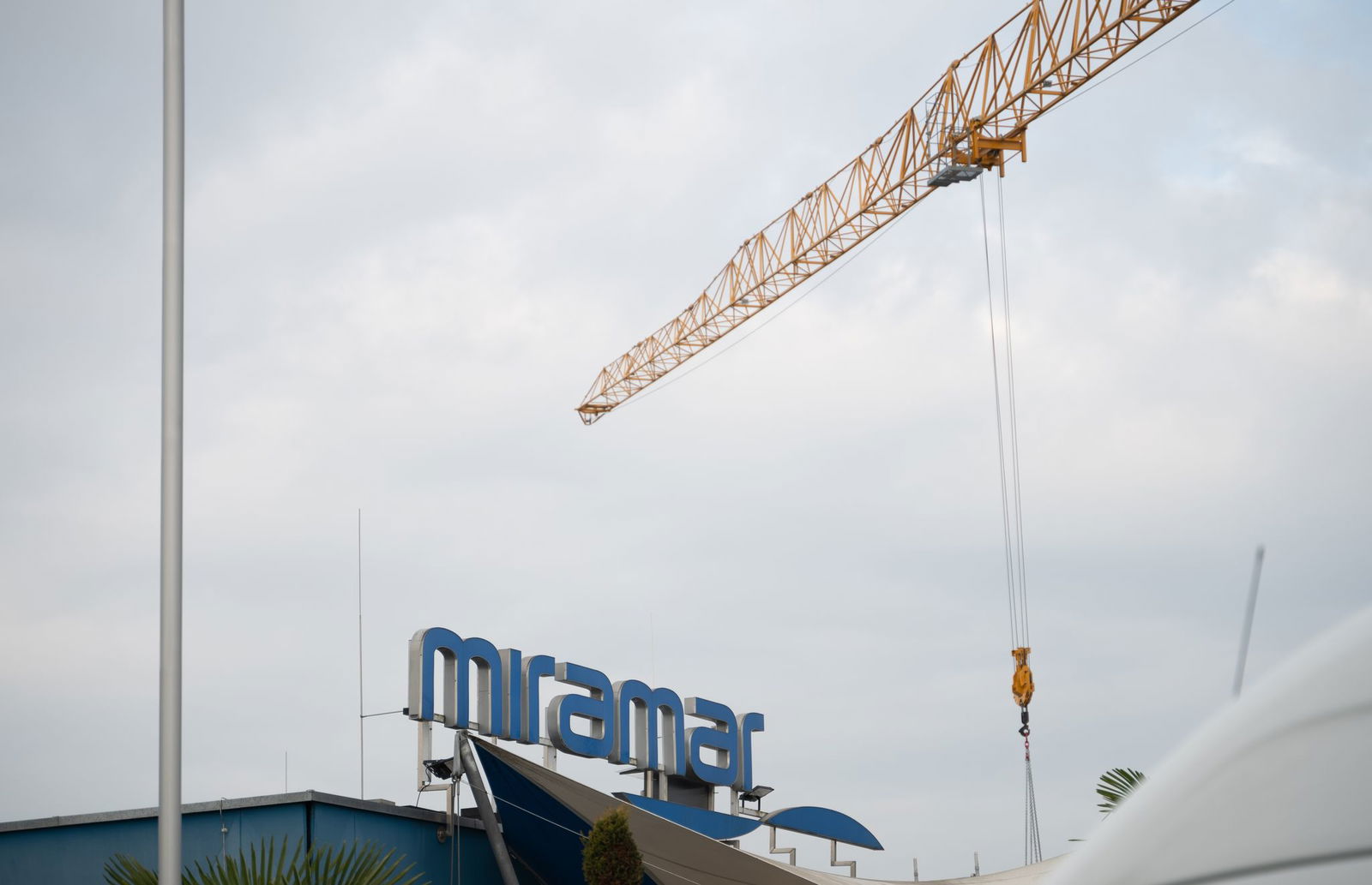 Nach dem Millionenbrand in der Therme des Miramar soll das Erlebnisbad in Weinheim im Mai wieder eröffnen - allerdings zunächst ohne den Thermenbereich. 