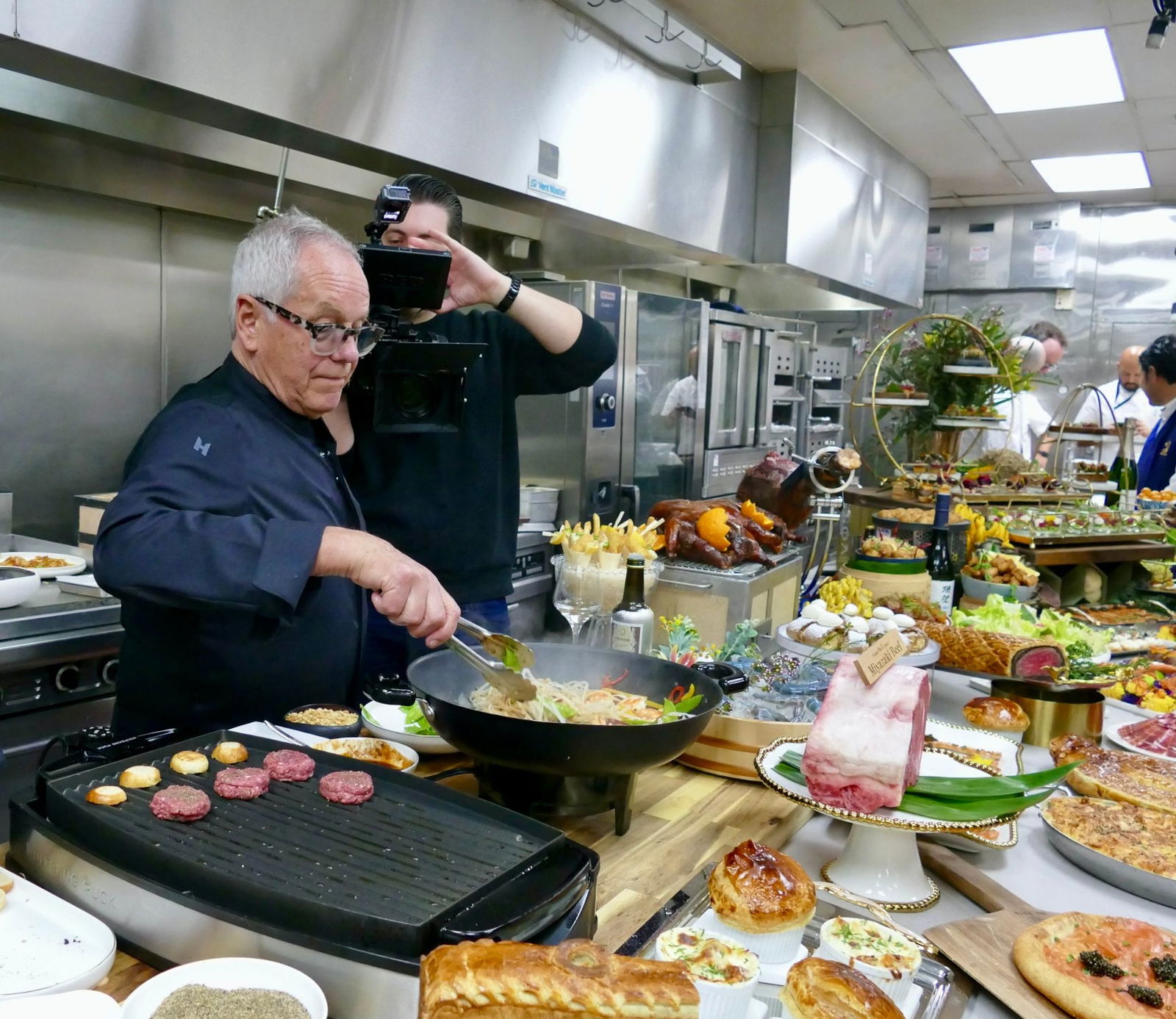 Der gebürtige Österreicher kennt die Vorlieben vieler Stars.