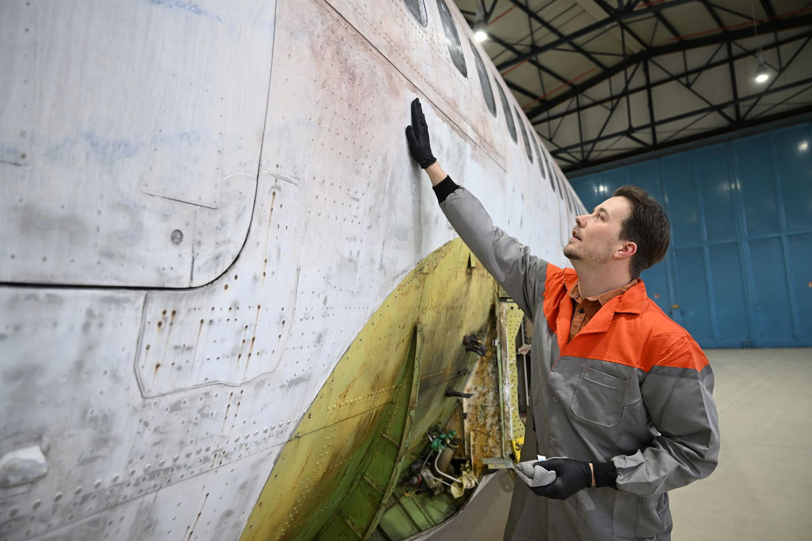 Der Restaurator und sein zweiköpfiges Team sind aus Hessen angereist.  