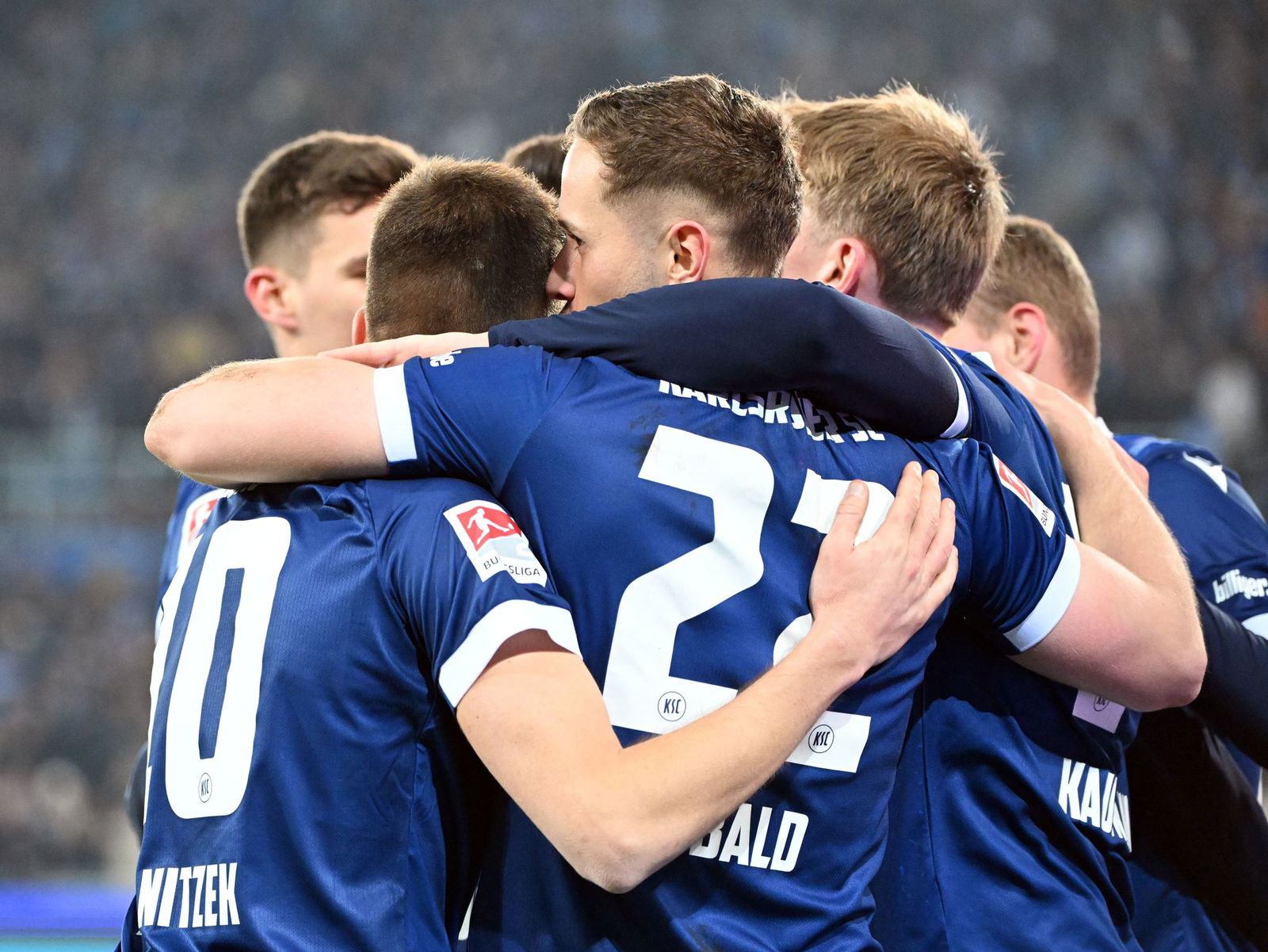 Jubel über den zweiten Heimsieg nacheinander: Der KSC ist wieder in der Spur.