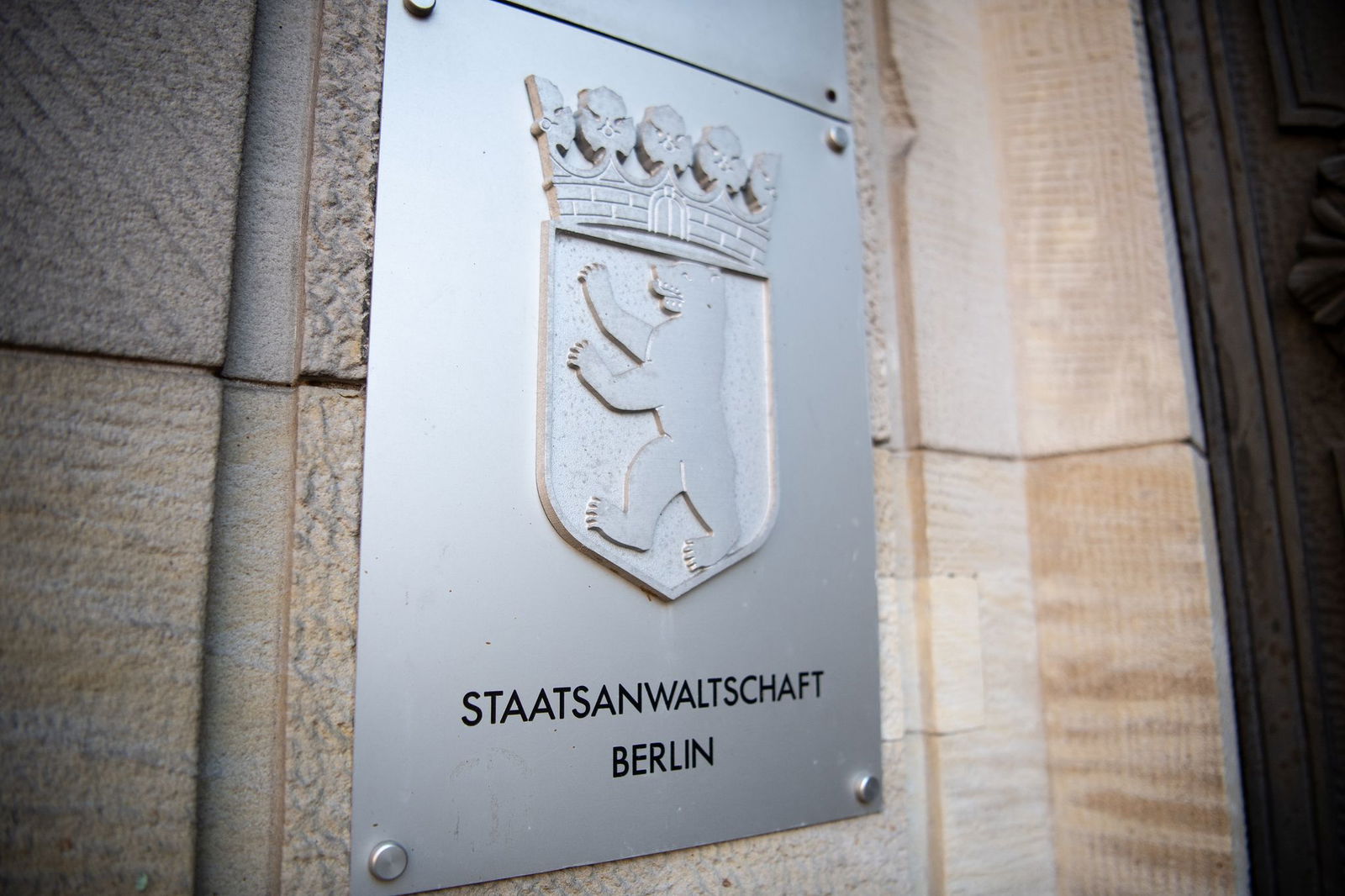 Die Staatsanwaltschaft hat eine 55-Jährige angeklagt, die im Rahmen eines Familienstreits Angehörige in einem Haus in Rheinland-Pfalz Chlordämpfen ausgesetzt haben soll. (Symbolbild) 