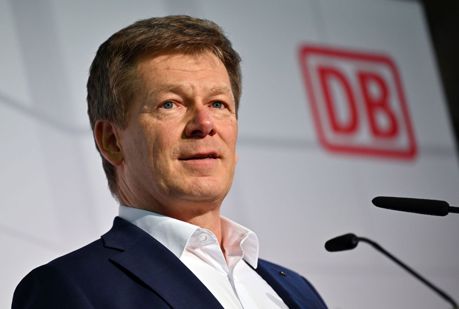 DB-Chef Richard Lutz will den Ausbau der «grünen Schiene» vorantreiben - das könnte auch eine Chance für die Stahlindustrie in Saarland sein. (Archivbild) 