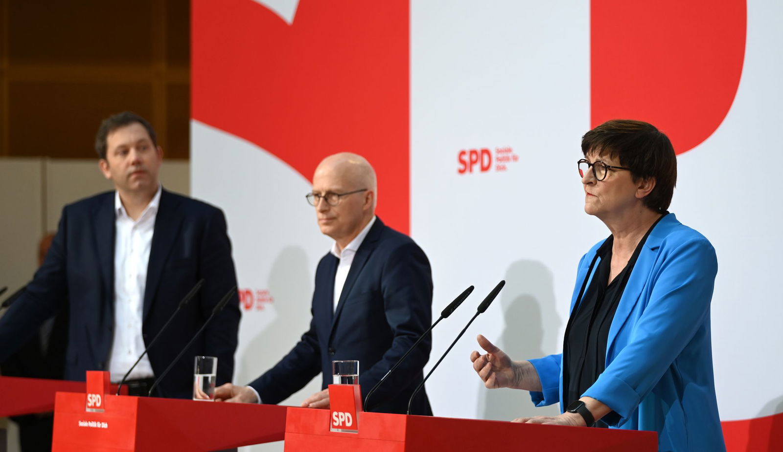 Hamburgs Bürgermeister Peter Tschentscher lässt die Frage nach dem künftigen Koalitionspartner seiner SPD vorerst offen. 