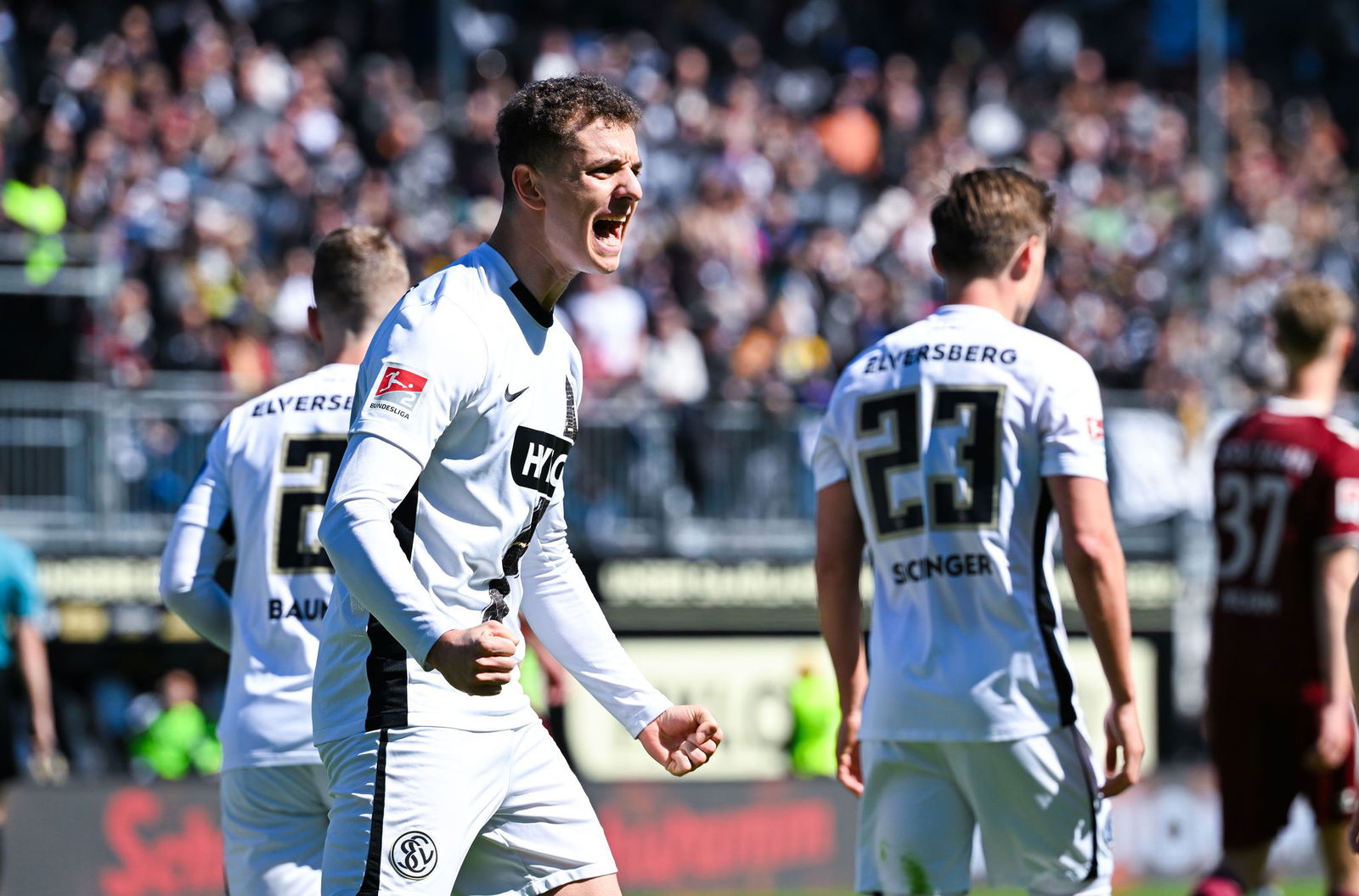 Elversbergs Fisnik Asllani bejubelte gegen Regensburg seine Saisontore 13 und 14.