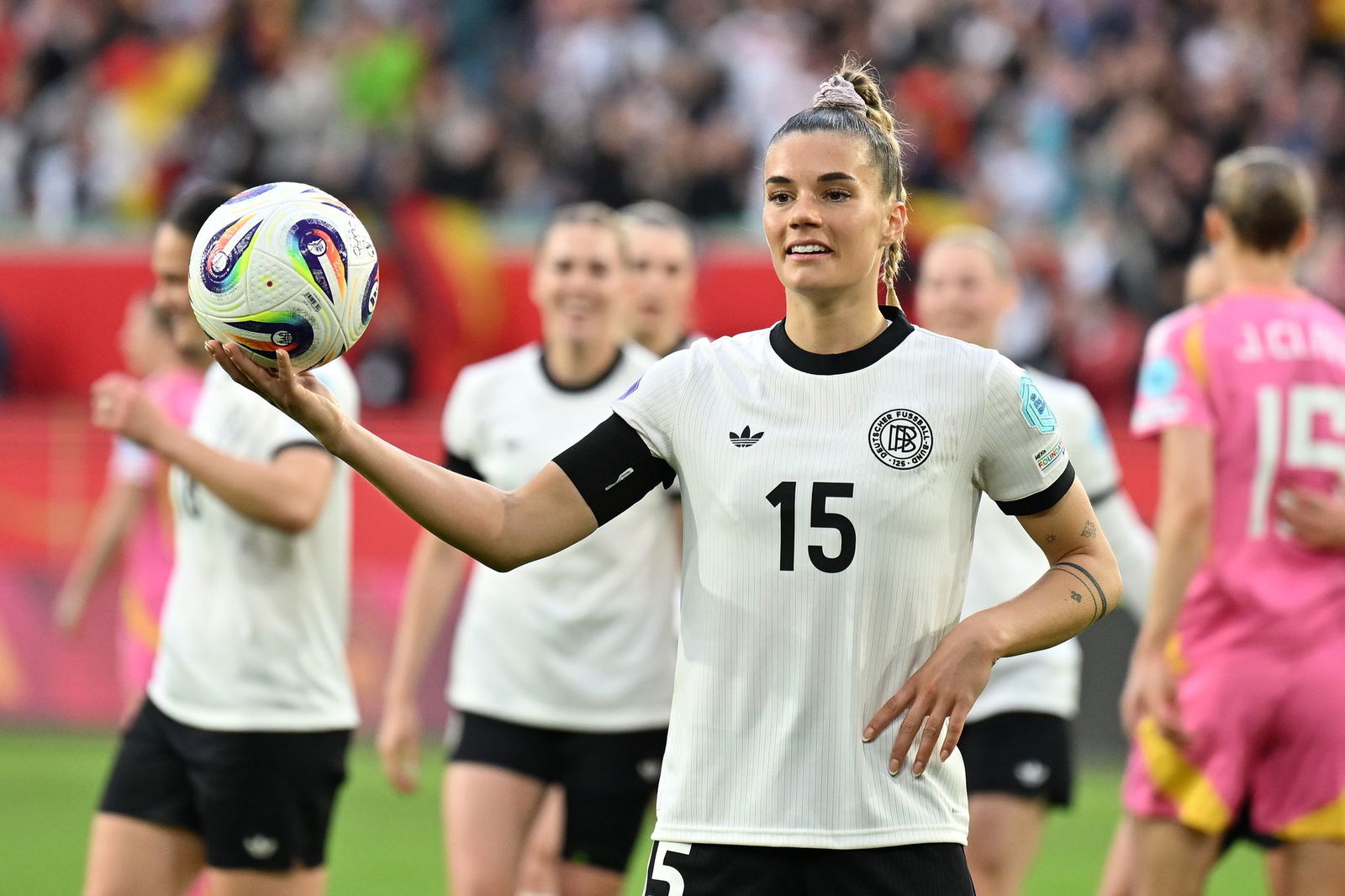 Gleich drei Tore im DFB-Trikot: Selina Cerci