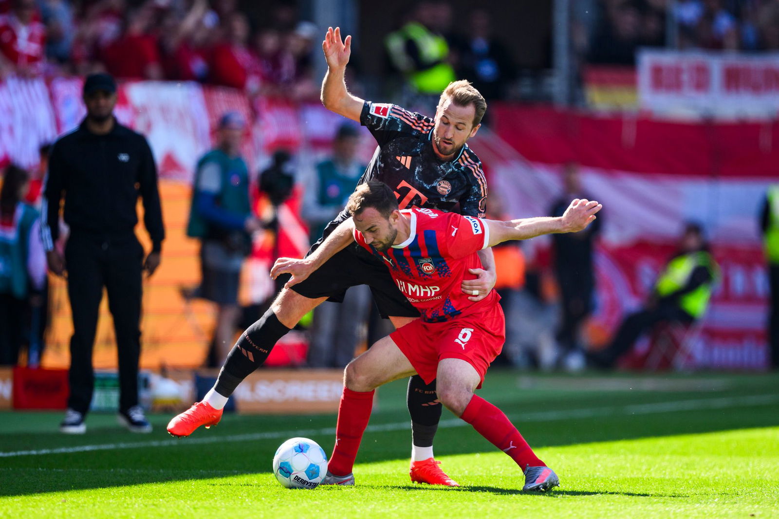 Hatten Heidenheim fest im Griff: Die Bayern um Torjäger Harry Kane (oben).