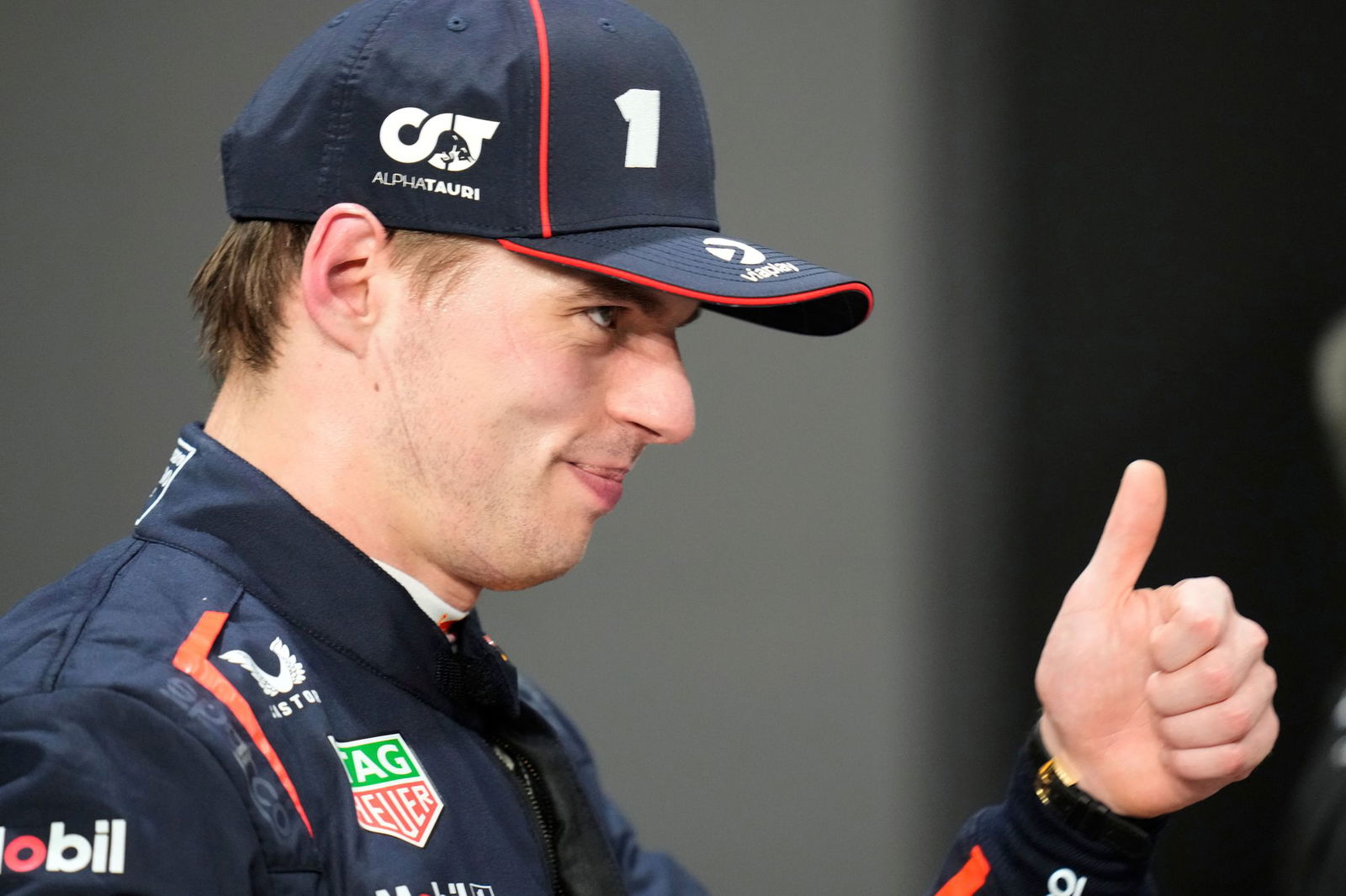 Max Verstappen selbst wirkt oft eher belustigt über die Spekulationen. 