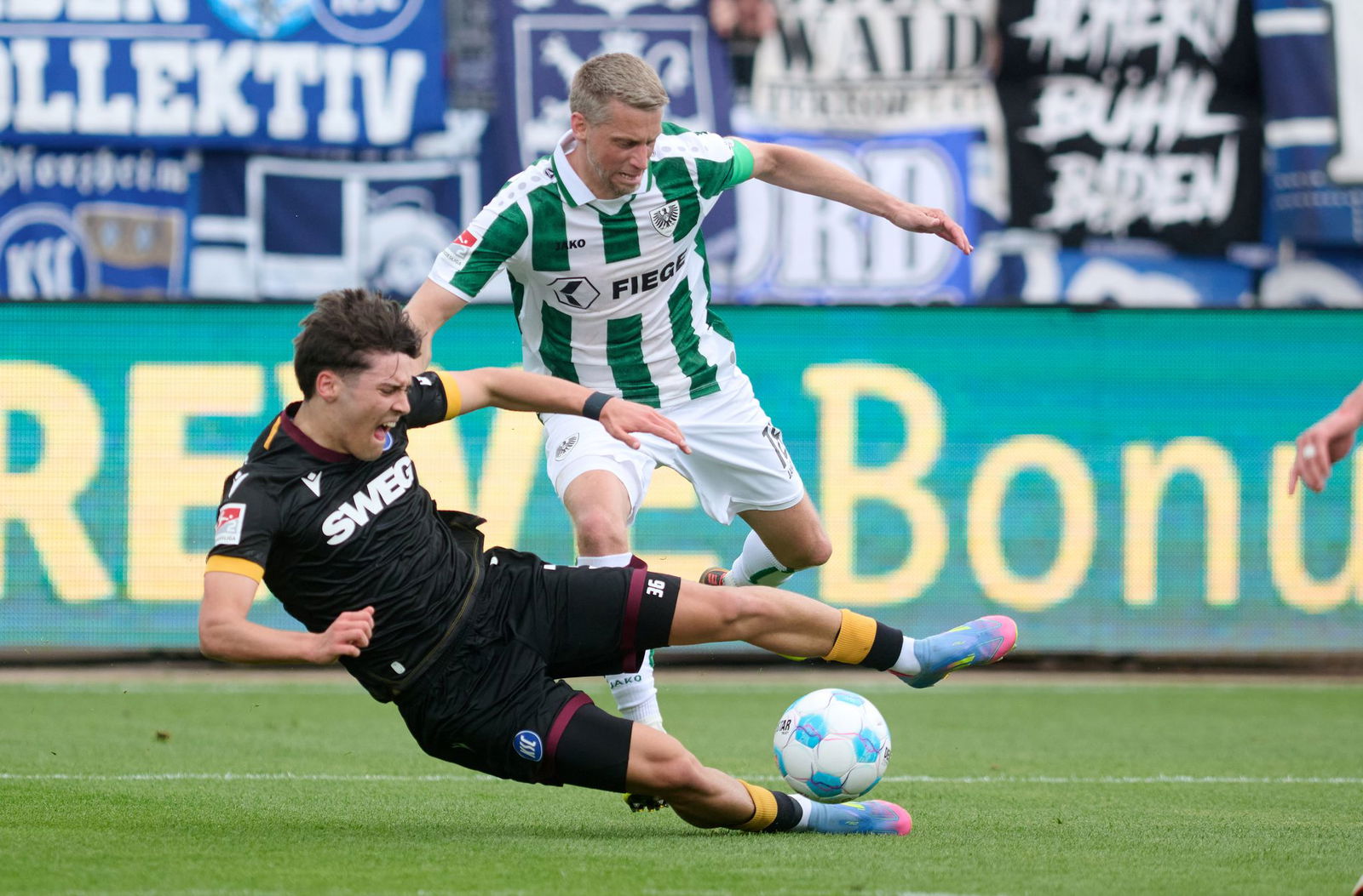Rafael Pinto Pedrosa (l) hat seinen Vertrag beim Karlsruher SC verlängert.