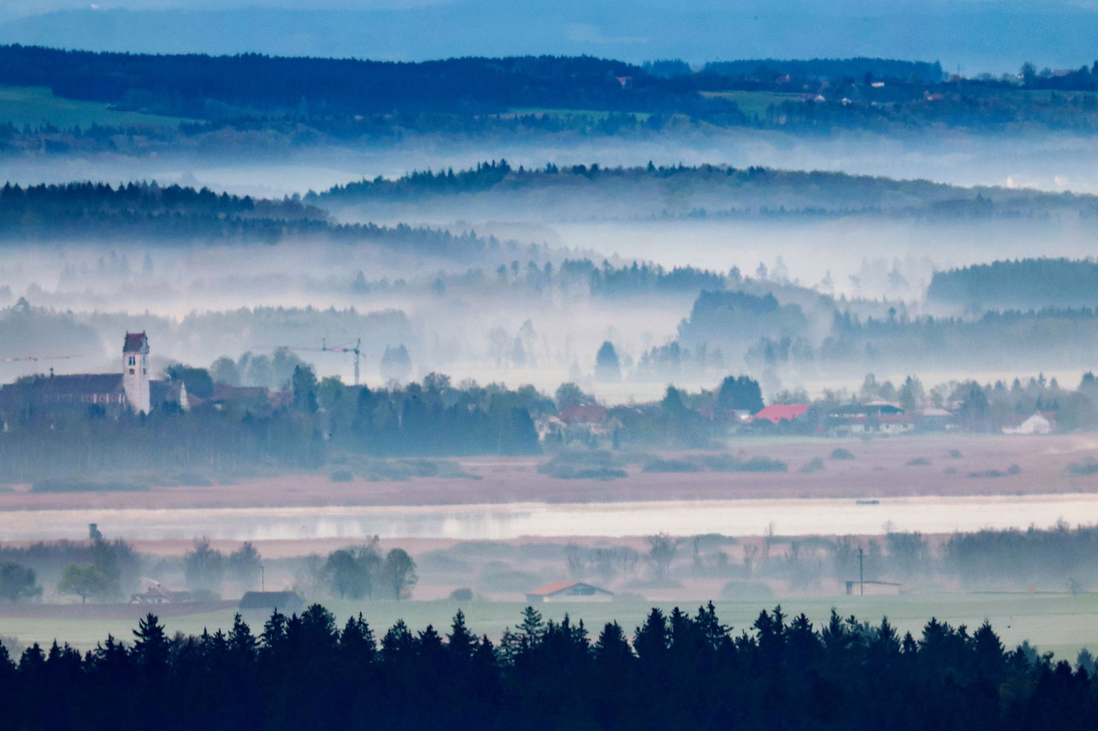 Wechselhaftes, aber recht mildes Frühlingswetter sagt der Deutsche Wetterdienst für die nächsten Tage vorher. 