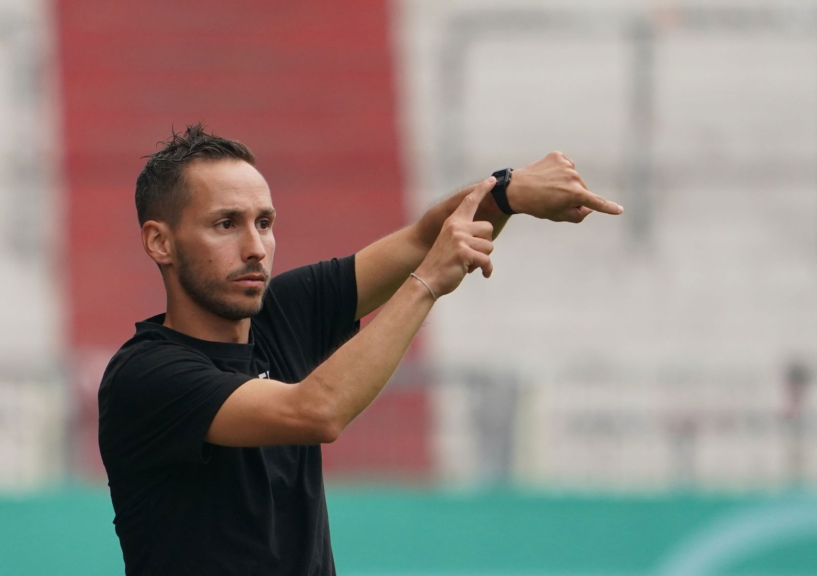Dominik Glawogger hat als neuer Trainer bei Waldhof Mannheim übernommen und sein Debüt verloren.