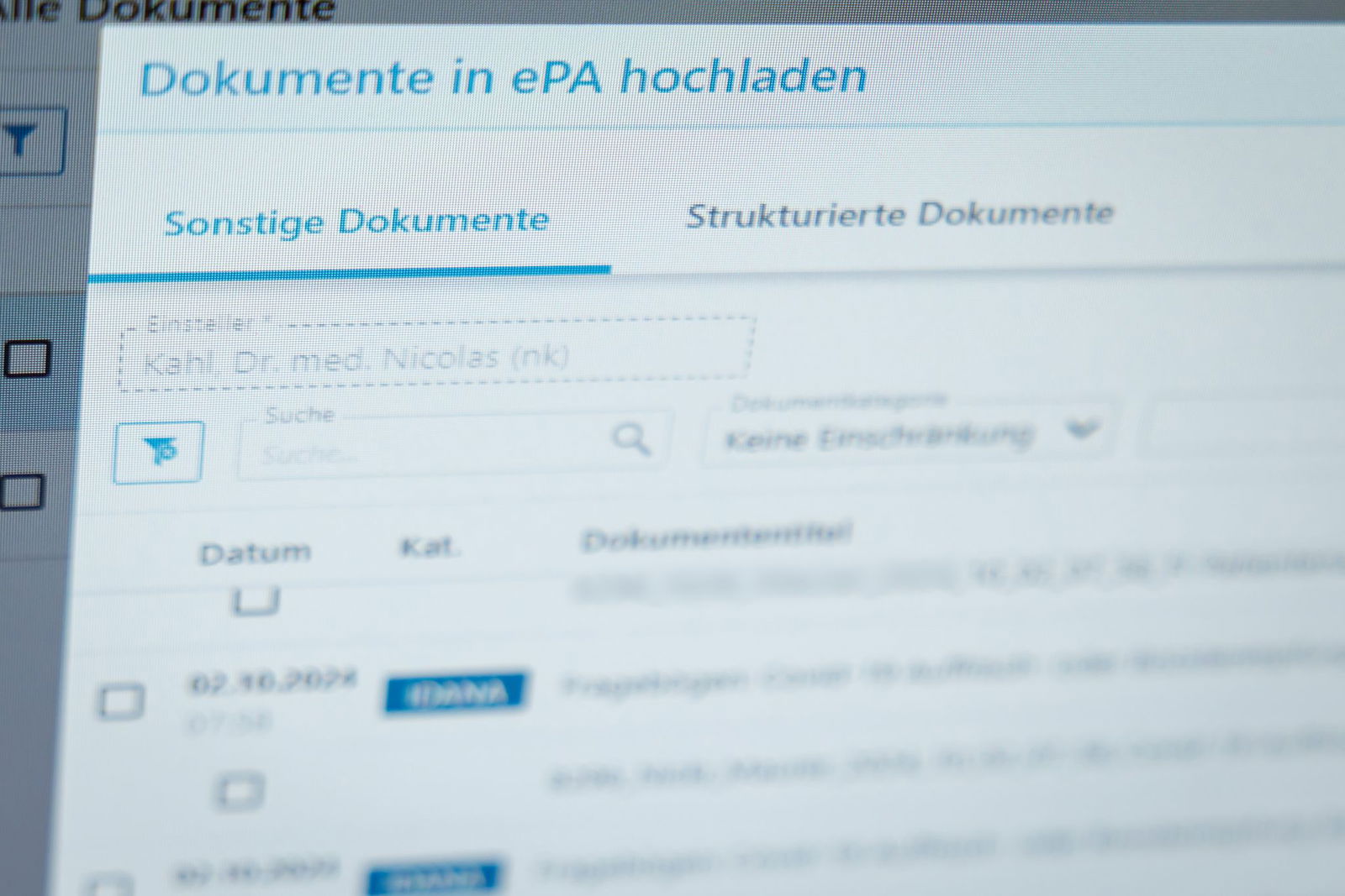 Die ePA-Coaches sollen Seniorinnen und Senioren dabei unterstützen, ihre Gesundheitsdaten sicher und selbstbestimmt digital zu verwalten. (Archivbild)