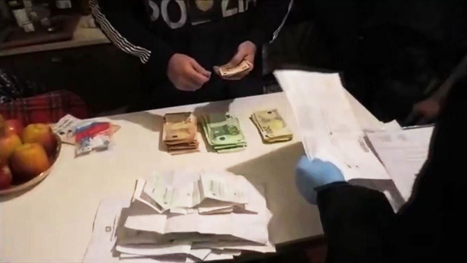 Die Durchsuchungen und Festnahmen fanden in Italien und Deutschland statt.