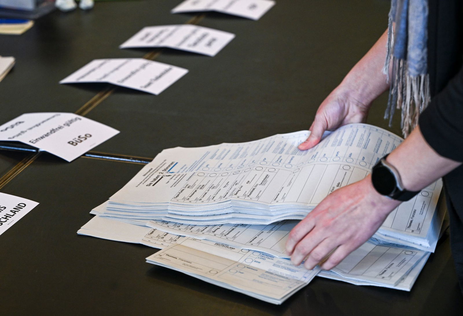 In einzelnen Wahlbezirken wurde nach der Bundestagswahl erneut gezählt, aber nicht bundesweit. (Archivbild)