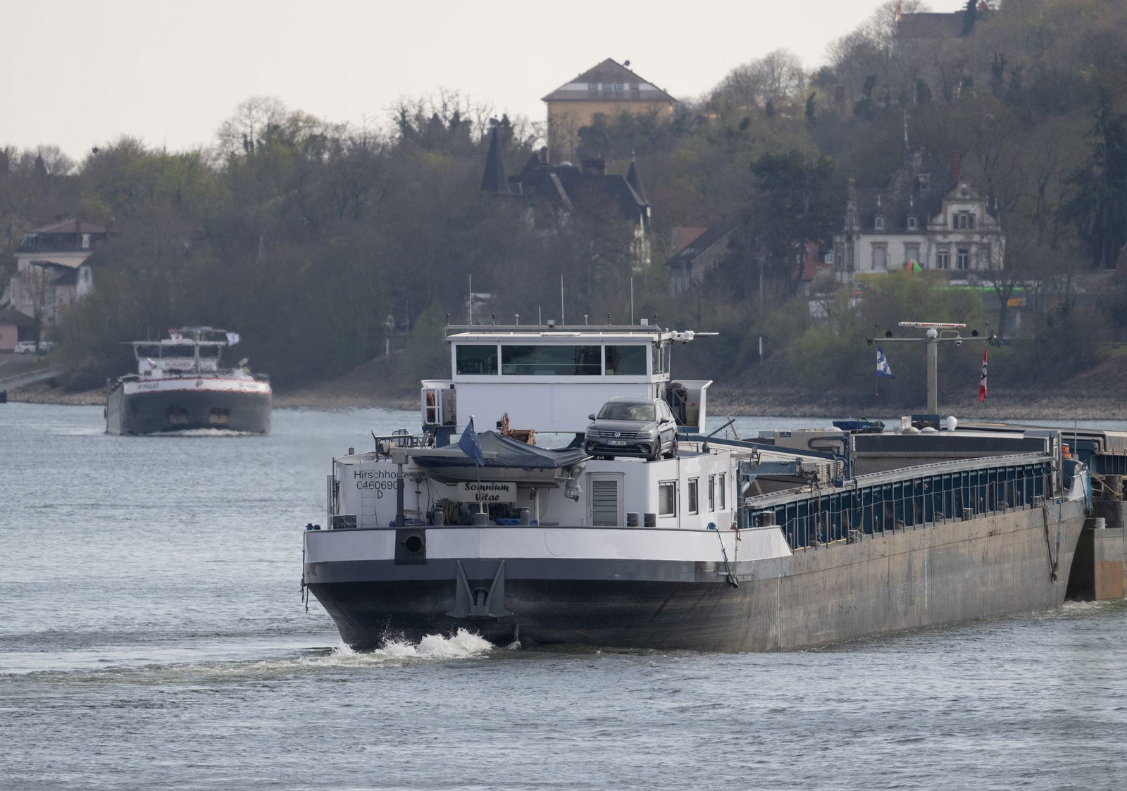 Die diesmal schon früh im Jahr eher niedrigen Wasserstände im Rhein waren auch Teil der Debatte über das Klimaschutzgesetz. 