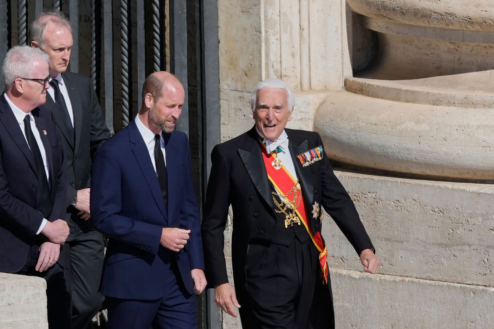 William kommt ohne Kate.