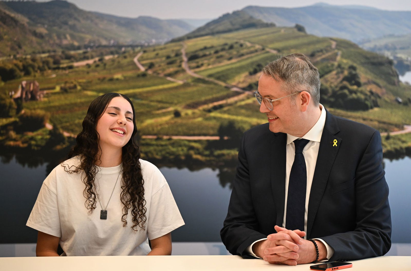 Die 15-Jährige hat den Überfall der Hamas am 7. Oktober 2023 hautnah in ihrem Kibbuz erlebt. 