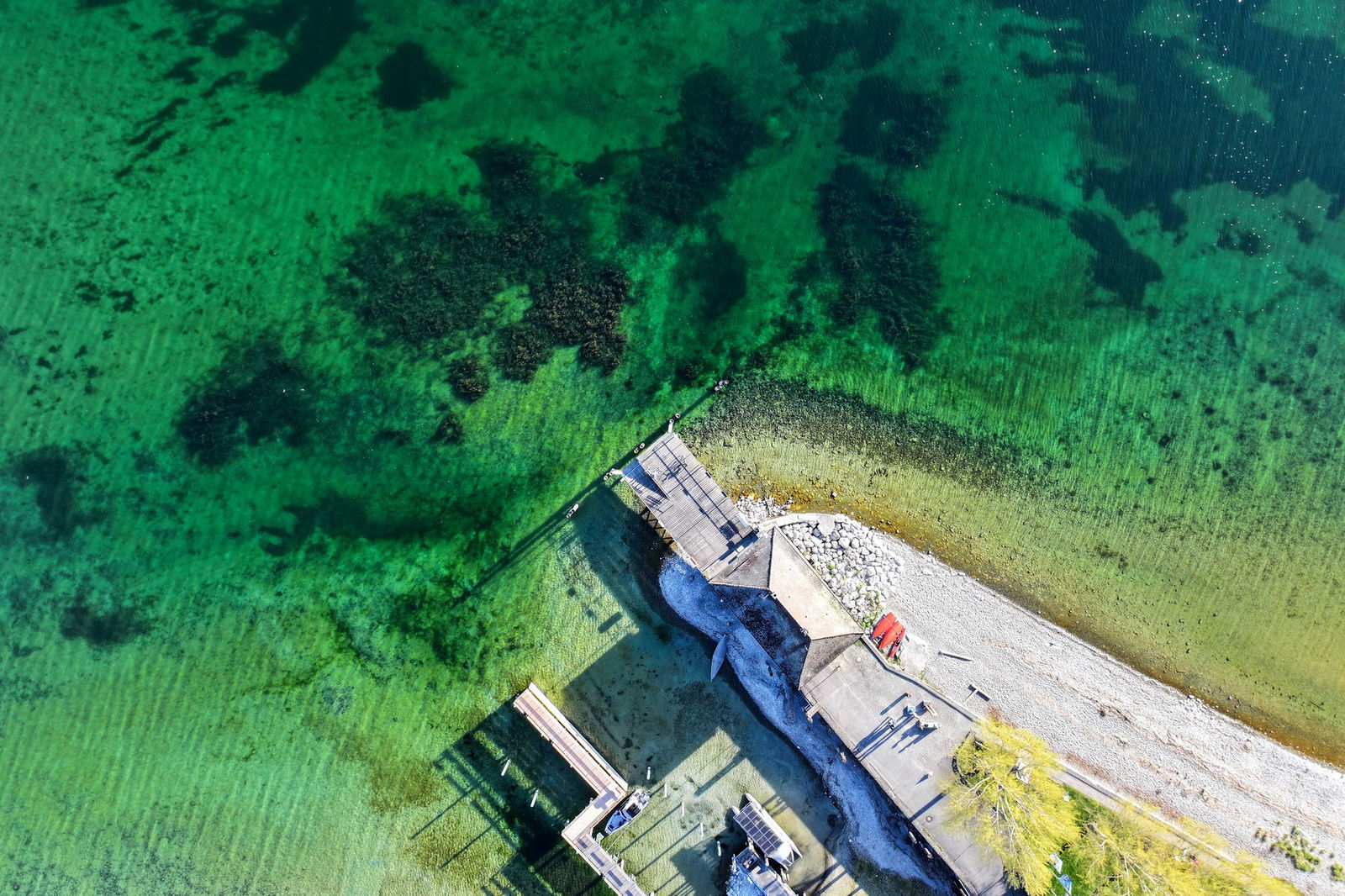 Das Flachwasser macht es den Booten schwer anzulegen. 