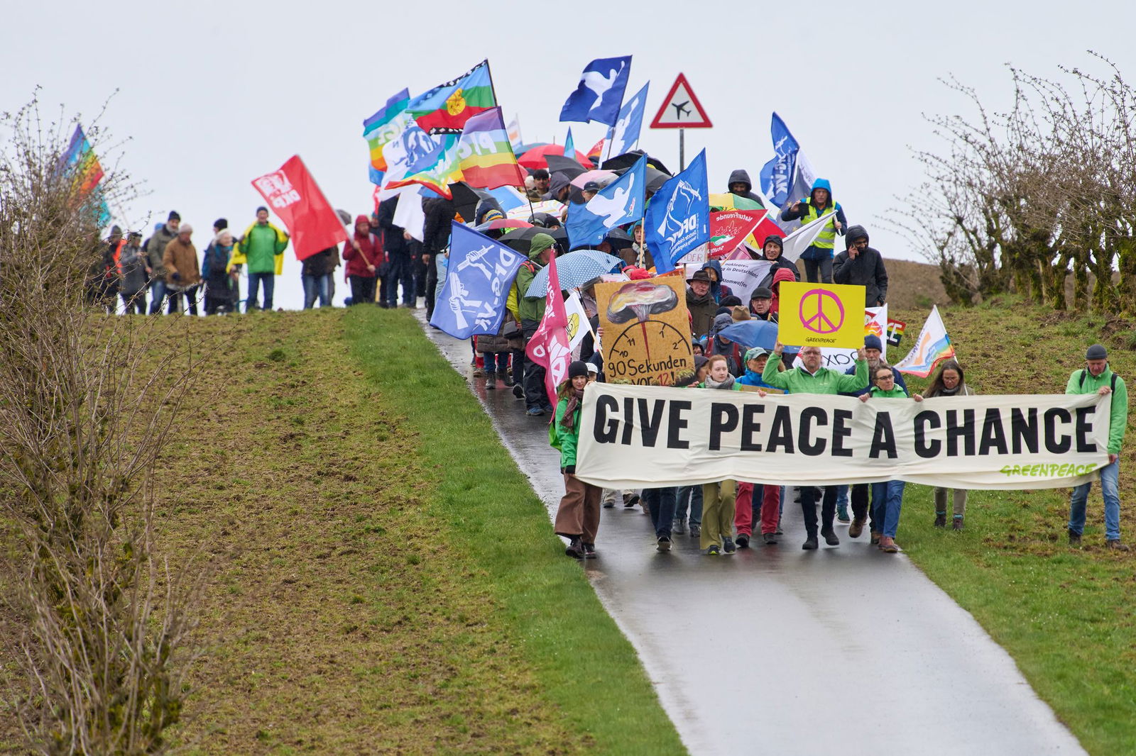 Für Frieden wird jedes Jahr bei den Ostermärschen demonstriert (Archivbild)