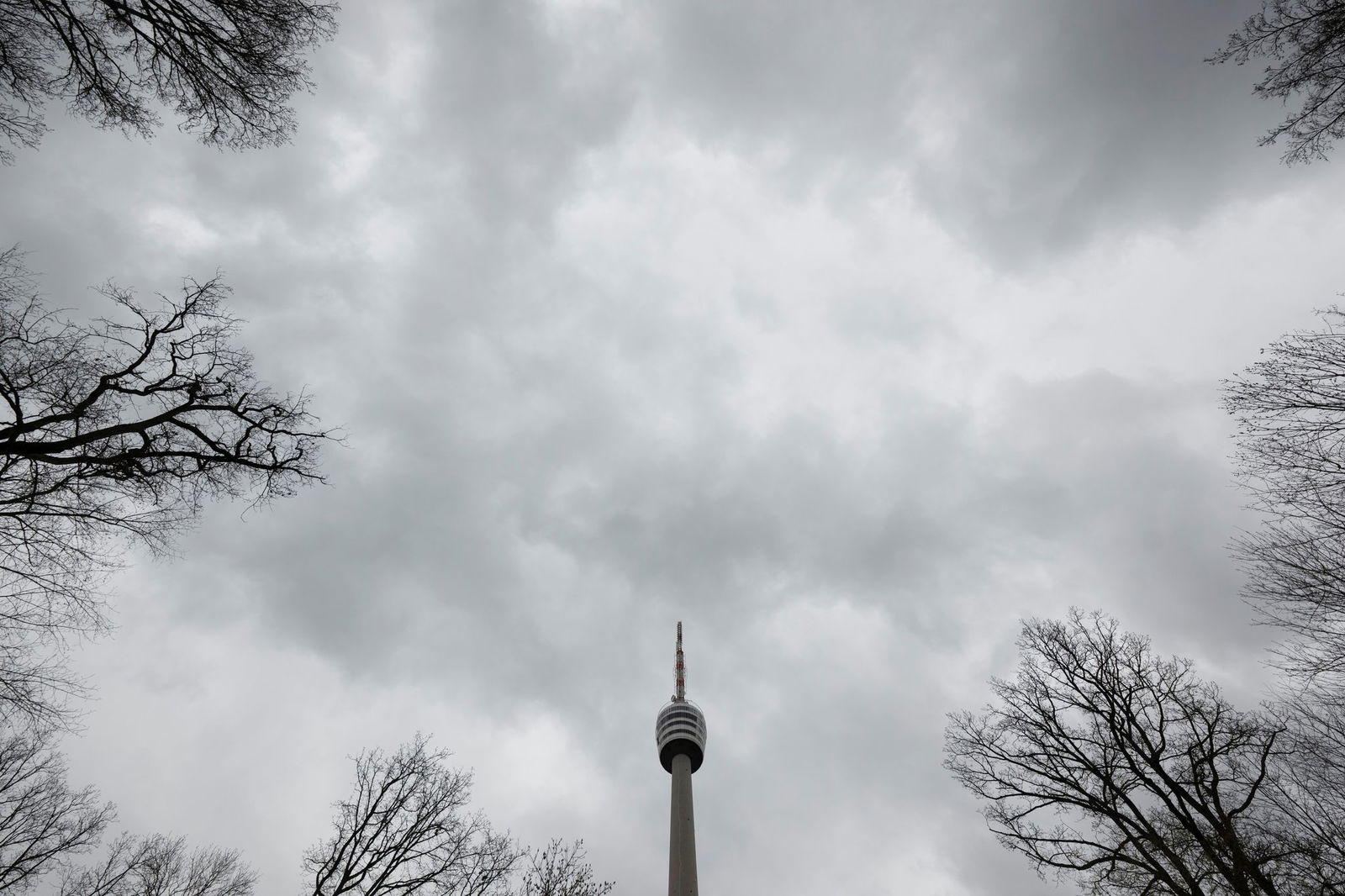 Bis zum Karsamstag müssen sich die Menschen in Baden-Württemberg auf Regen und Gewitter einstellen.