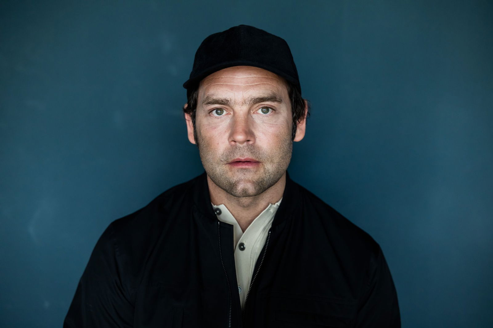 Das Album «Bosse 2005 – 2025» liegt diese Woche auf Platz 15 der Charts.