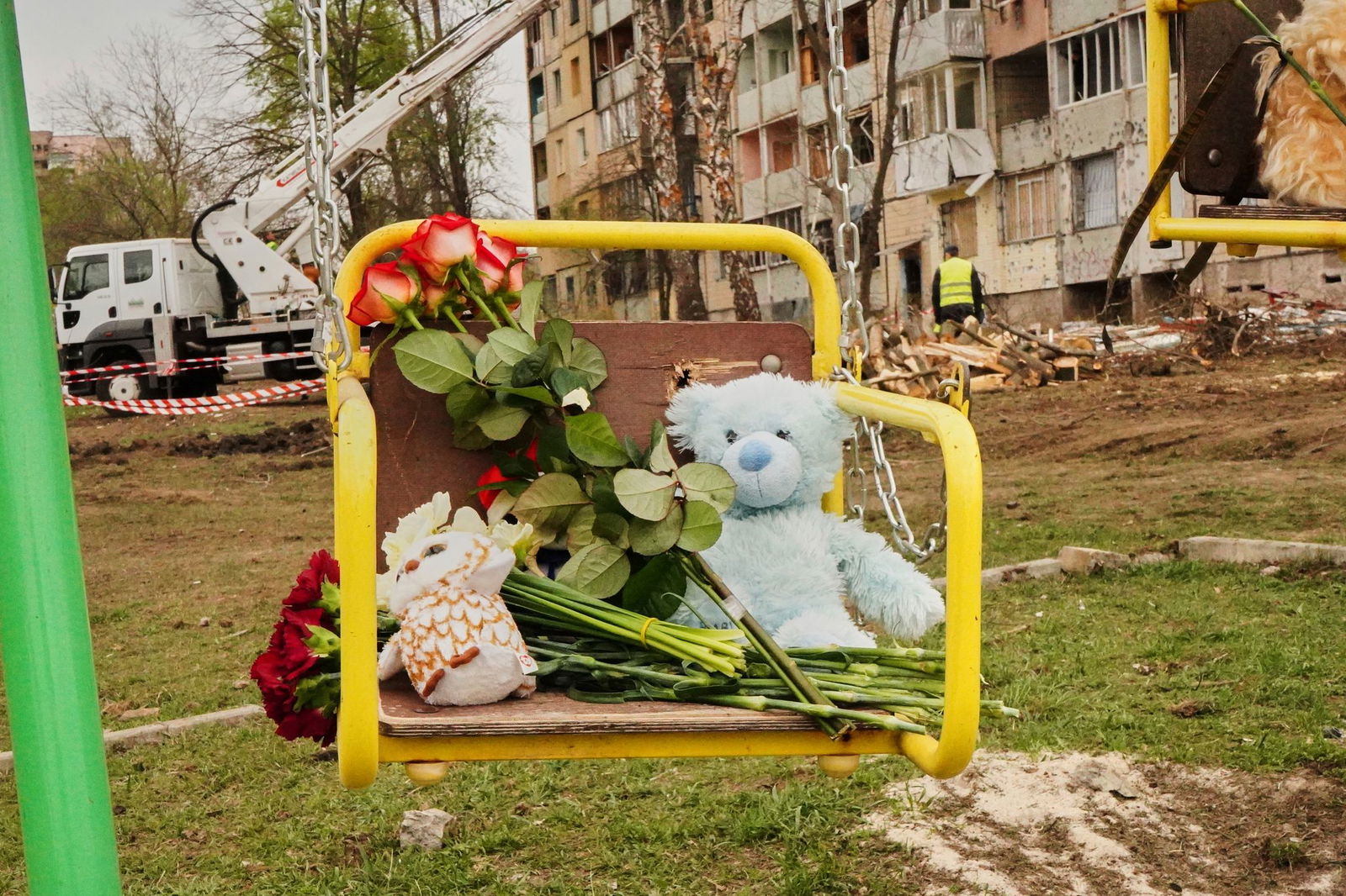 Bei einem russischen Luftangriff in der Ukraine sind mehrere Kinder und Jugendliche getötet worden.