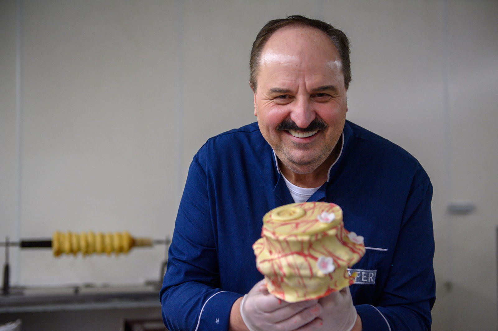 Als Starkoch braucht Johann Lafer öfter Handschuhe, seine Leidenschaft gilt gut gepflegten Schuhen.