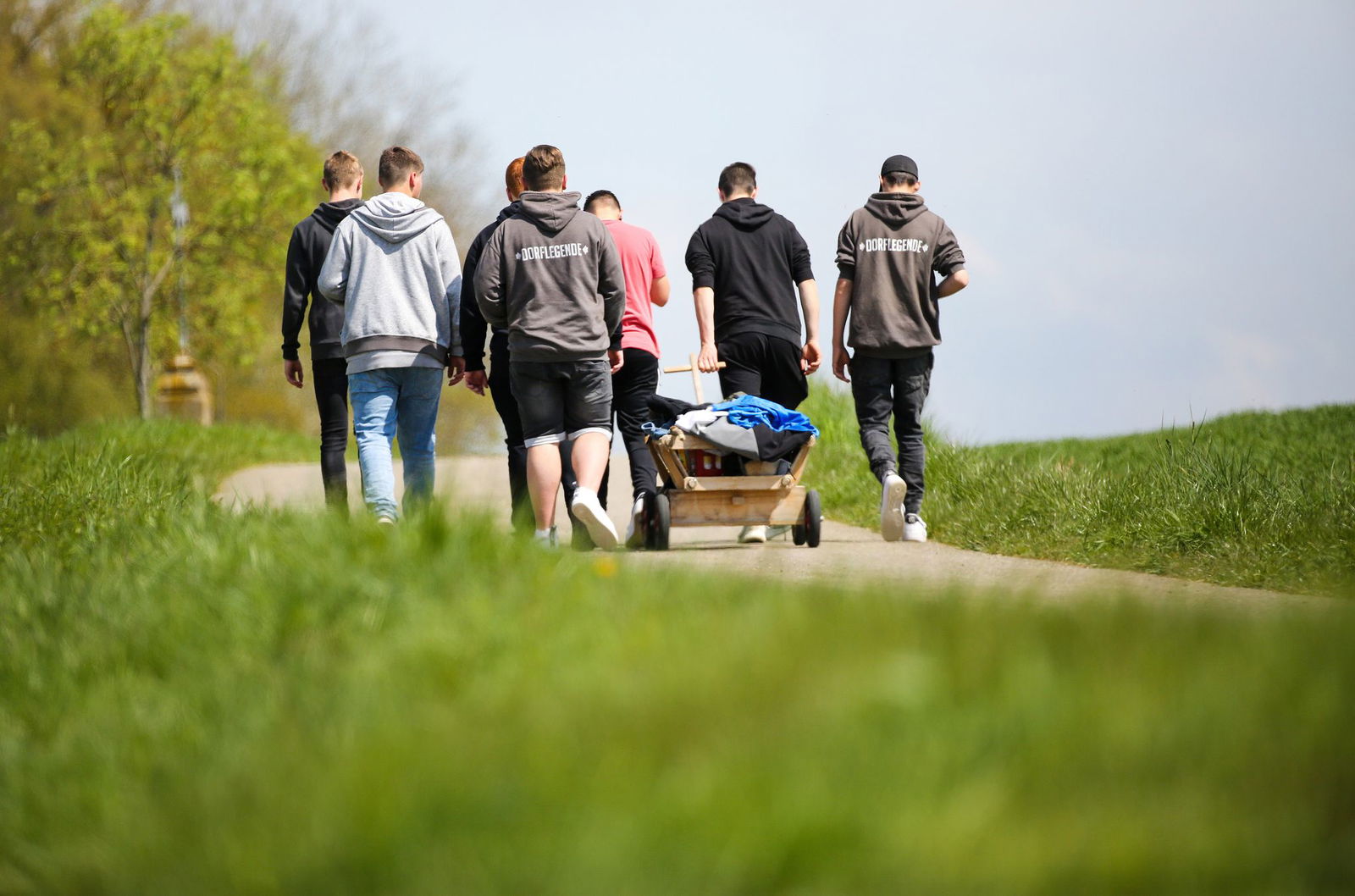 Bei schönem Wetter zieht es viele Menschen in die Natur (Archivbild)