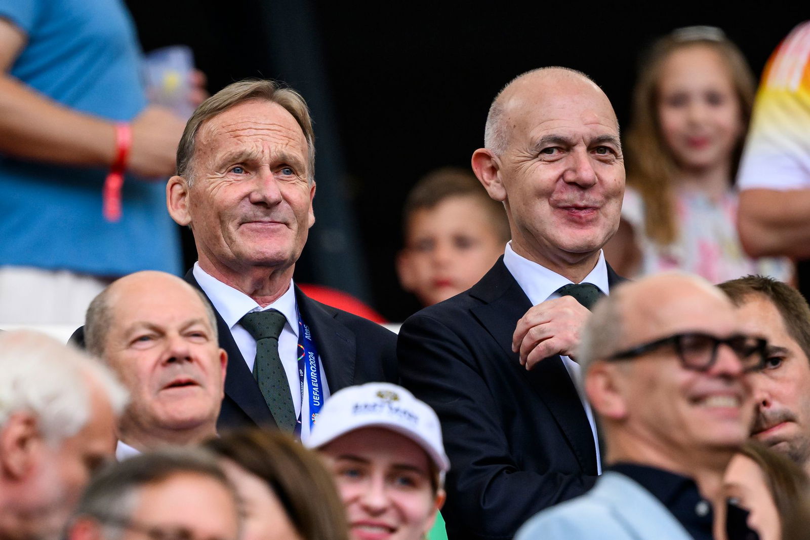 Die Top-Funktionäre Watzke (l.) und Neuendorf (r.) gehören für eine weitere Amtszeit den internationalen Fußball-Gremien an. 