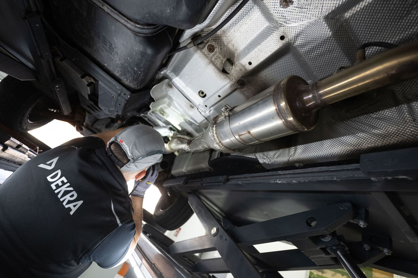 Viele Menschen kenne Dekra von der Hauptuntersuchung - der Konzern ist aber breiter aufgestellt. (Archivbild)