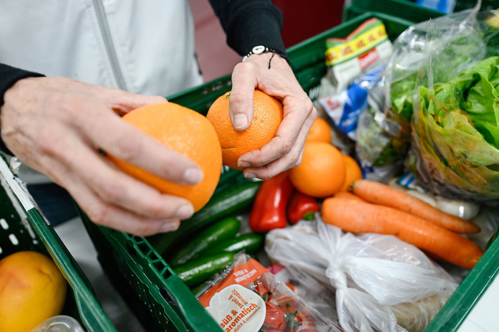 «Silbertaler» packt derzeit jede Woche 45 Lebensmittelboxen für ältere Menschen. 