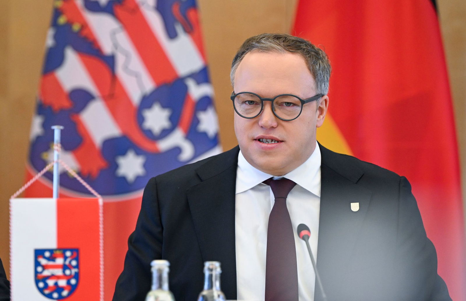 Thüringens Ministerpräsident Mario Voigt erhofft sich vom Treffen mit seinen ostdeutschen Kollegen ein starkes Signal an die Bundespolitik. 