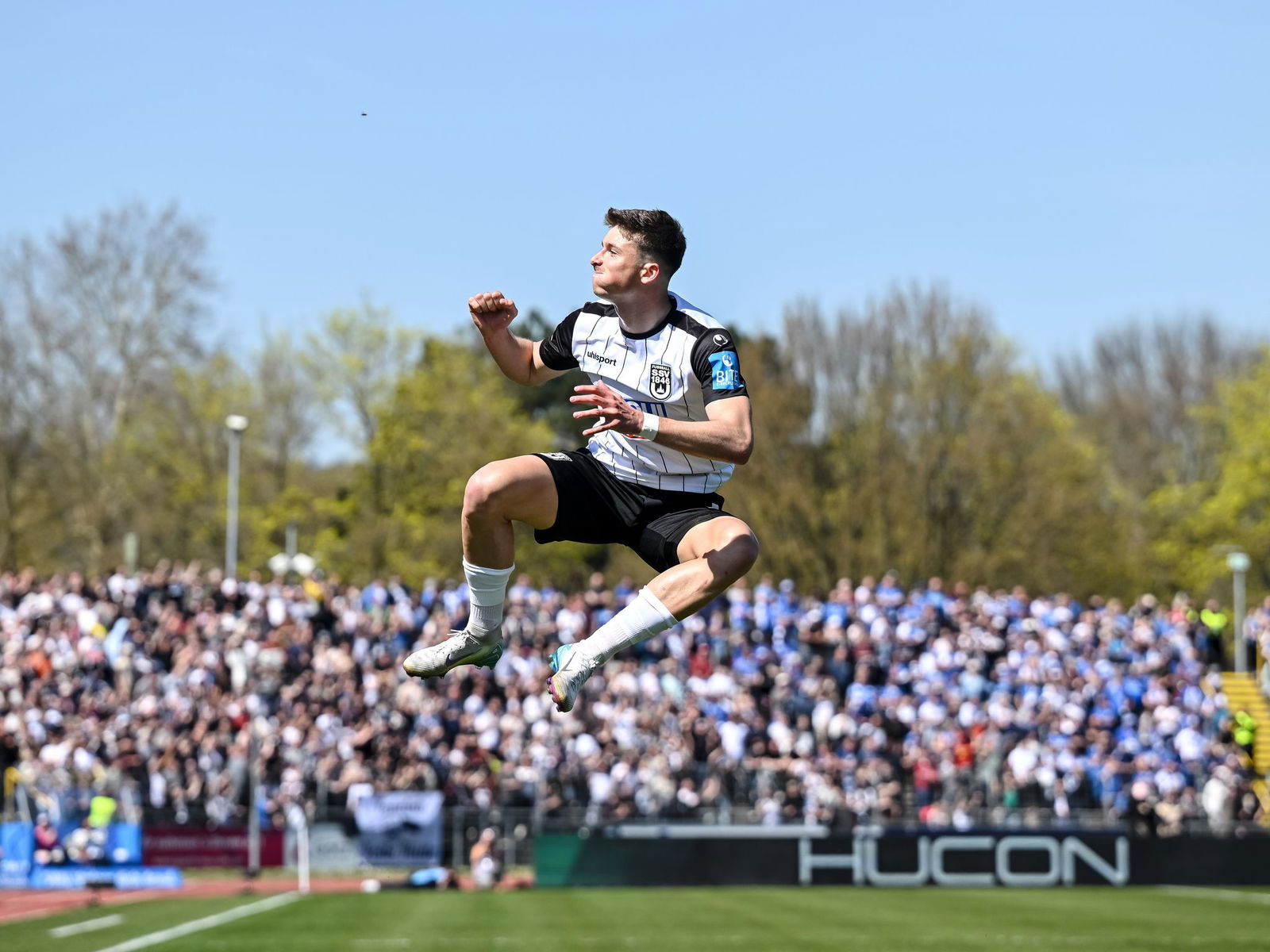 Ulms Semir Telalovic jubelt nach seinem Tor zum 1:0.