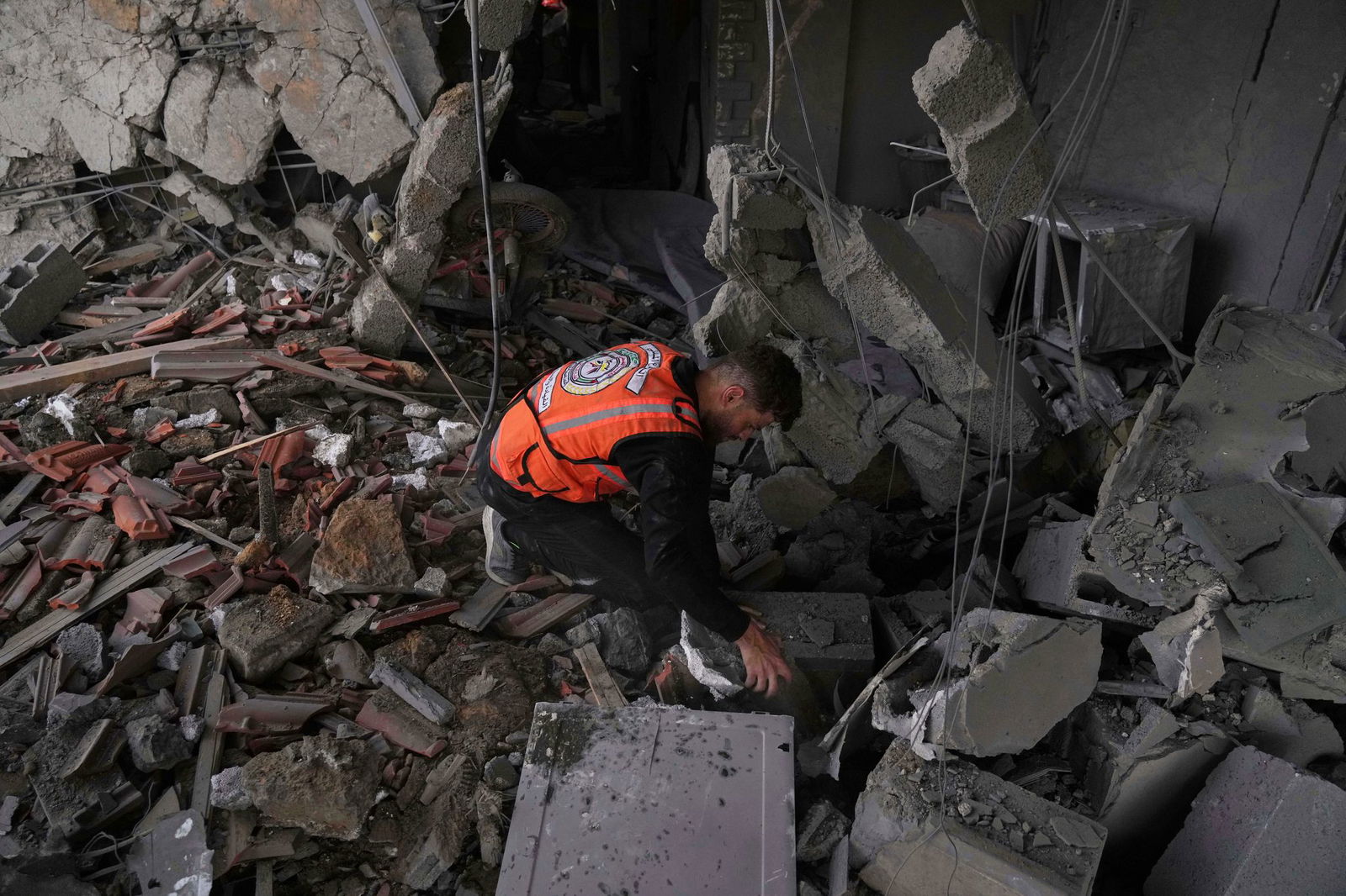 Bei israelischen Luftangriffen im Gazastreifen kommen rund zwei Dutzend Menschen ums Leben. 