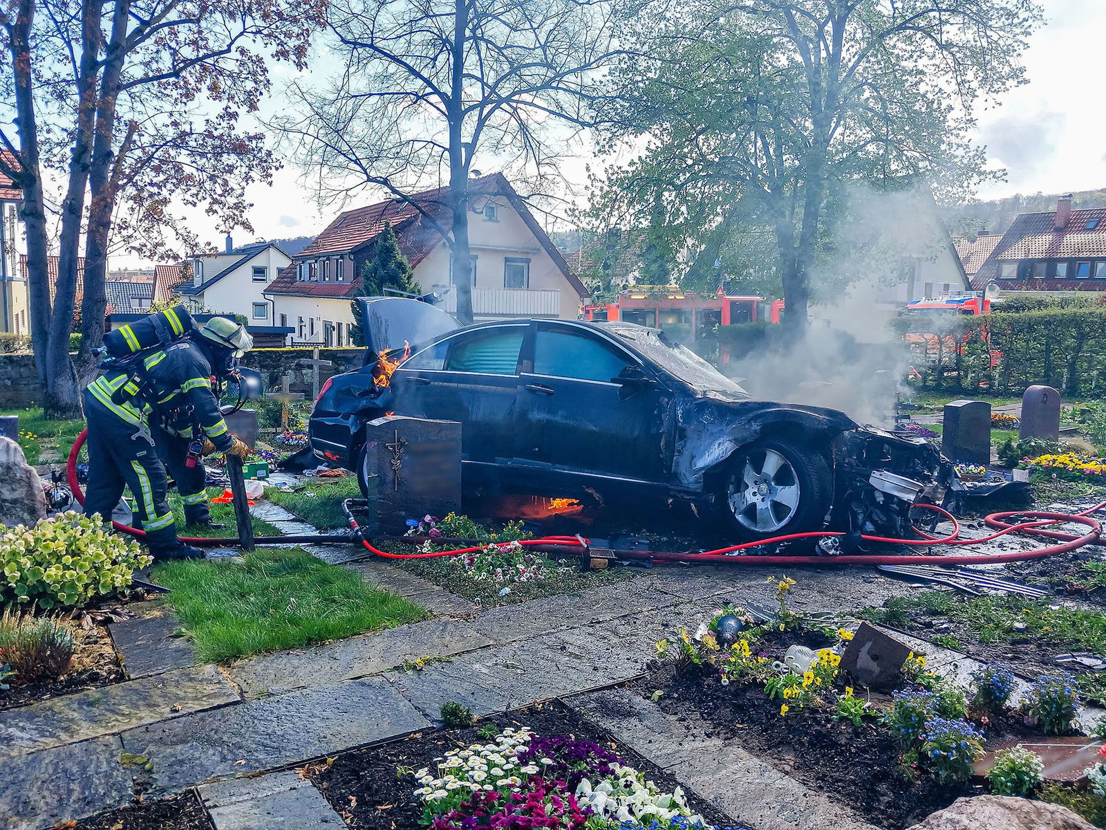 Mehrere Gräber wurden auf einem Friedhof in Gerlingen bei Stuttgart verwüstet. 