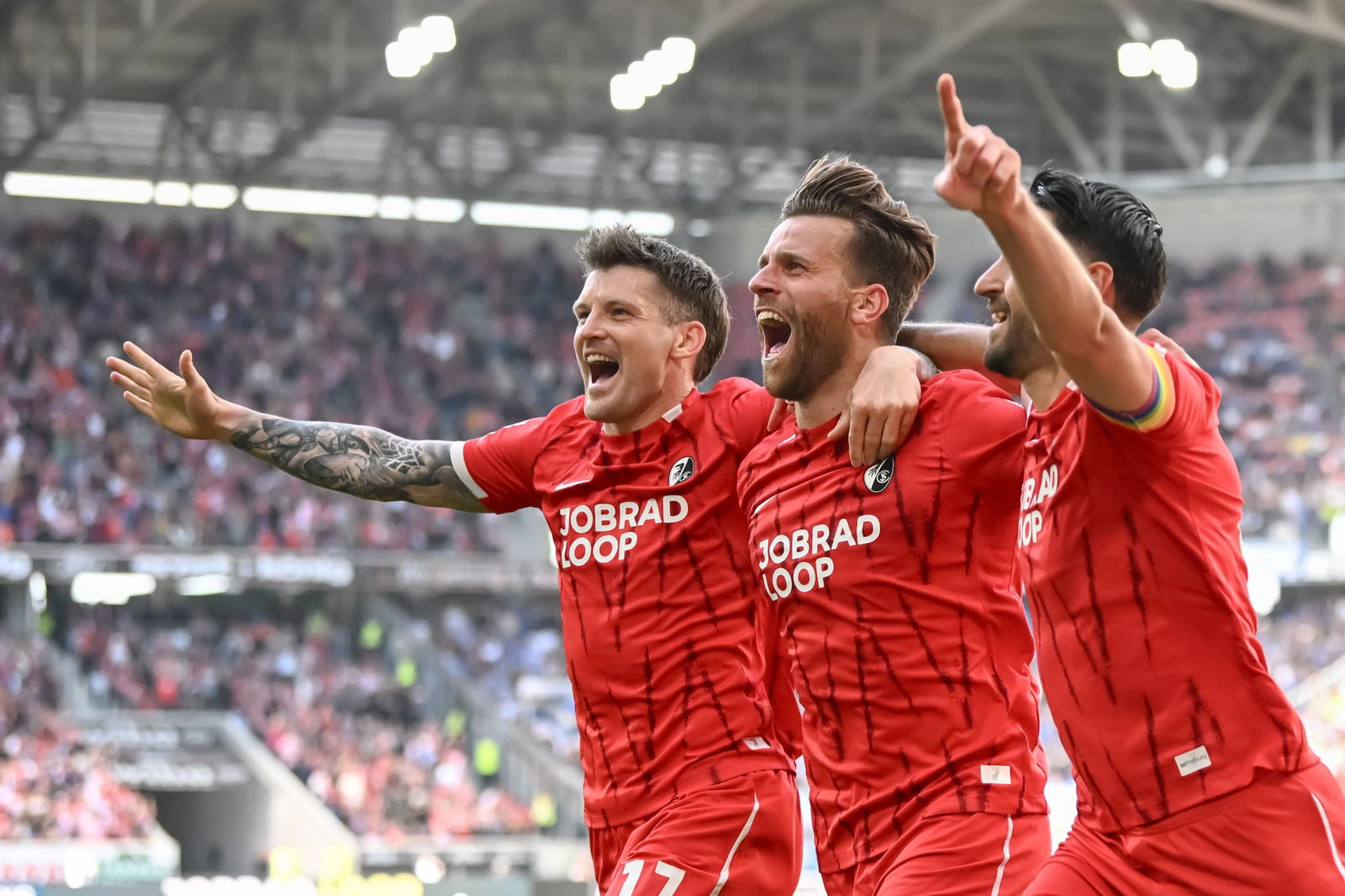 Die Freiburger gewannen ein turbulentes Spiel gegen Hoffenheim.