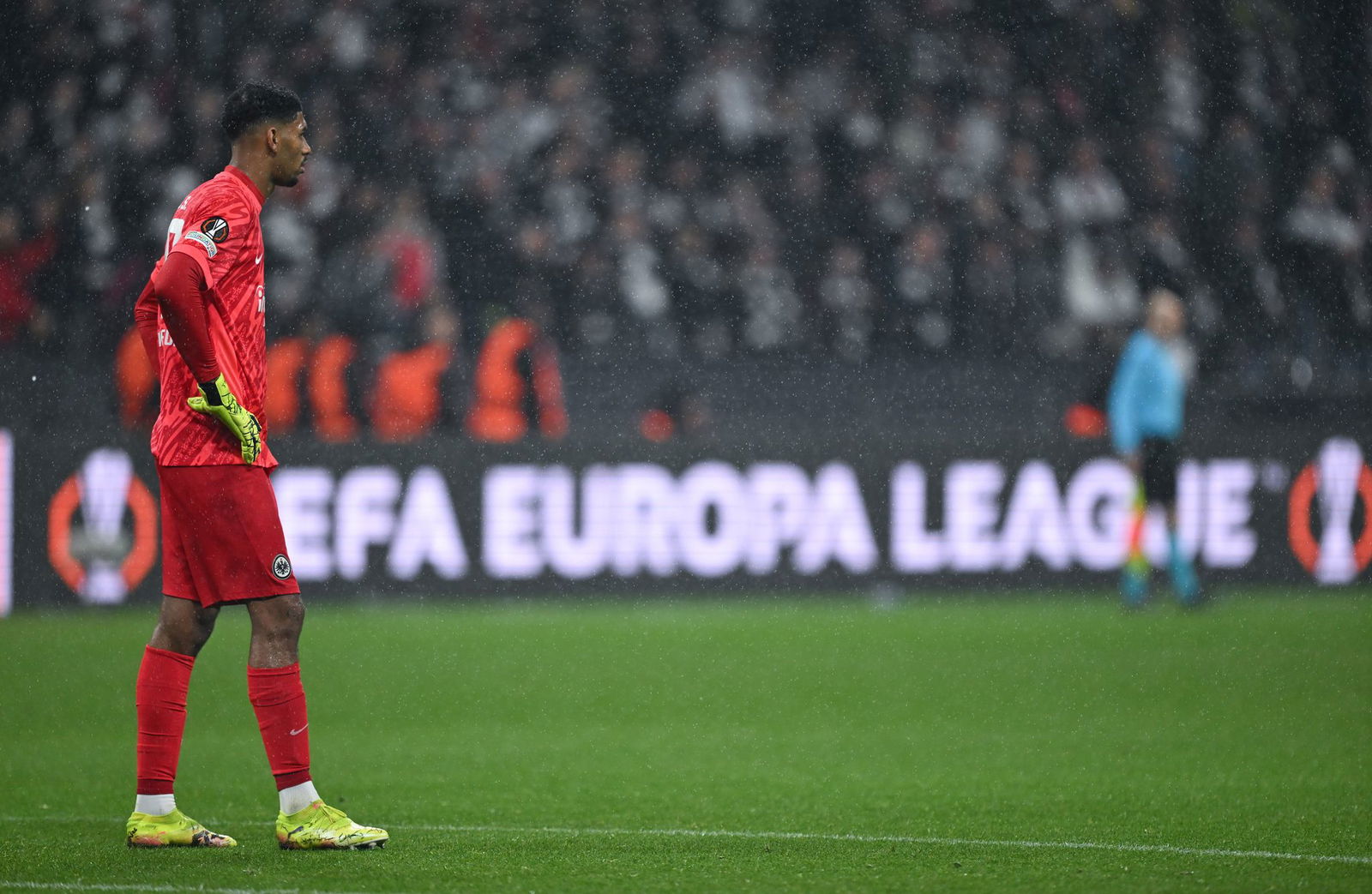 Fällt länger aus: Eintracht-Torwart Santos.