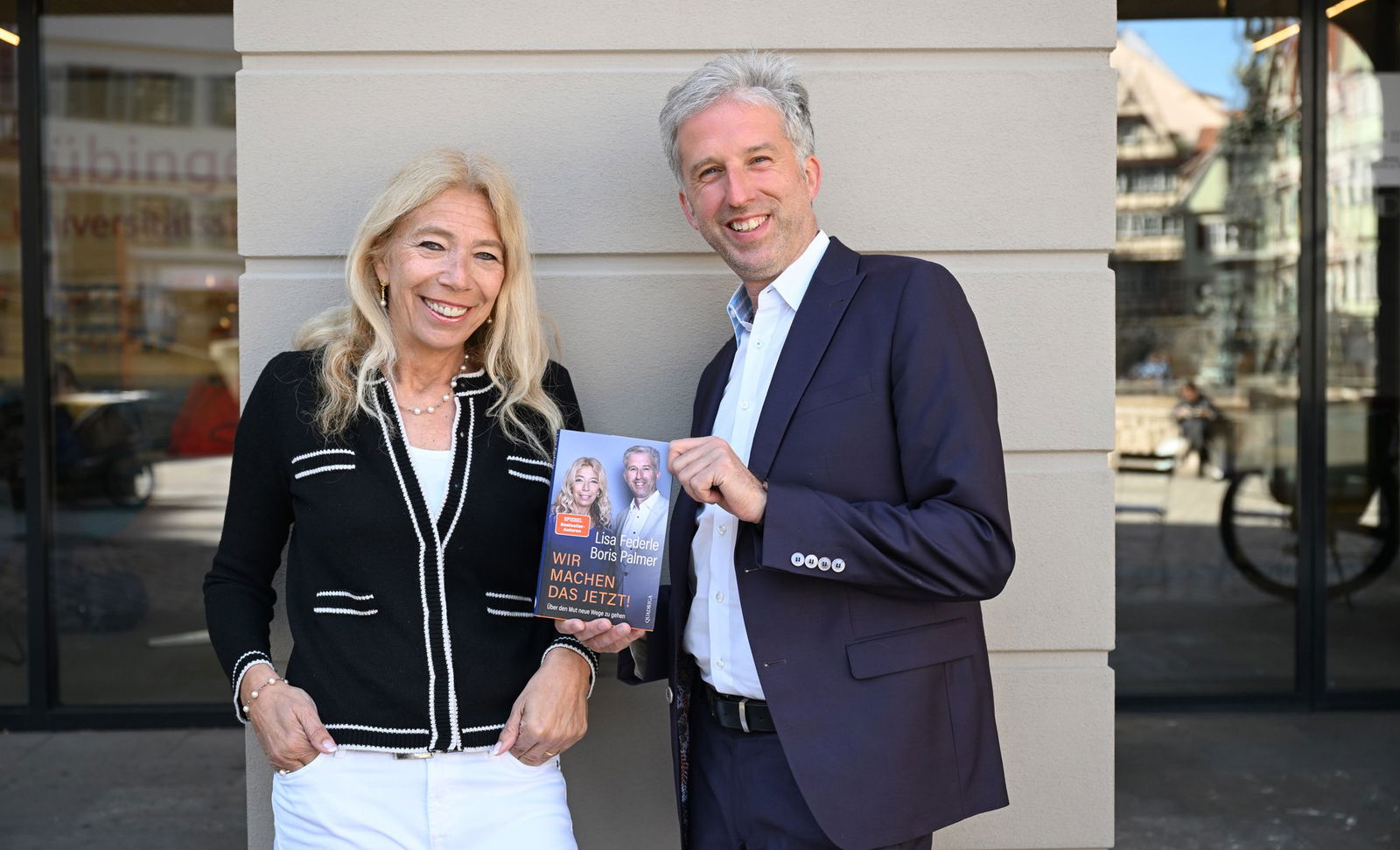 Tübingens OB Palmer und Notärztin Federle plädieren für mehr Mut, unkonventionelle Wege zu gehen. (Foto-Produktion)