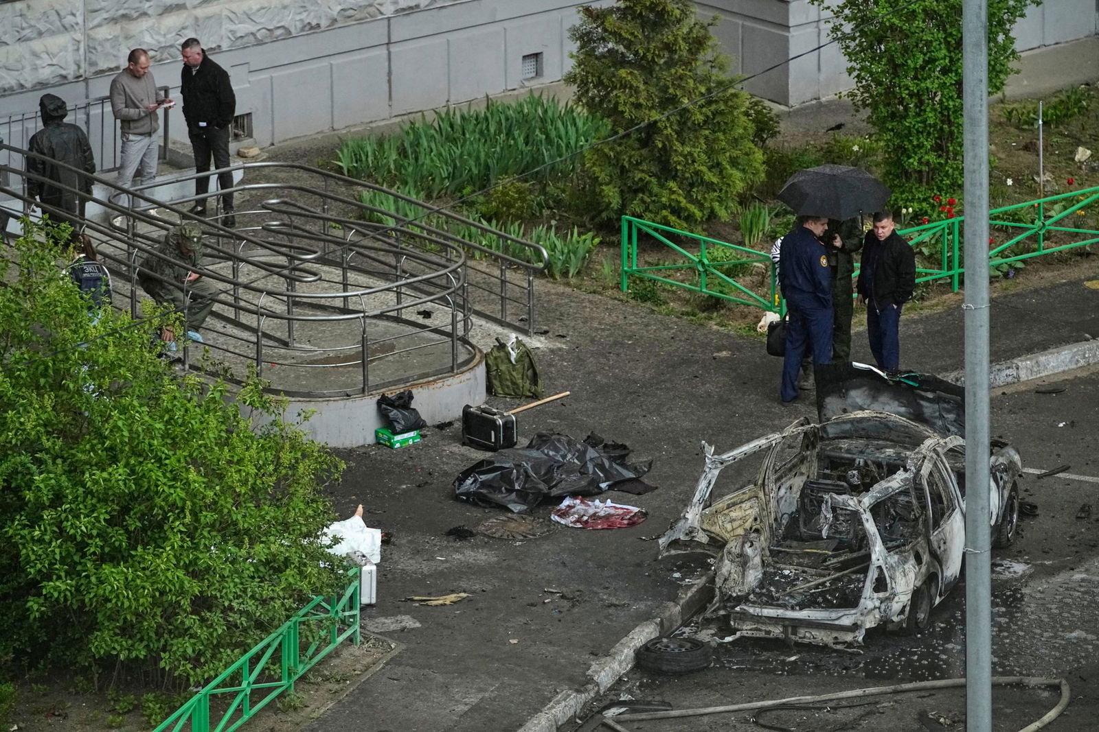 Die Detonation wurde den Angaben zufolge durch einen selbstgebauten Sprengsatz in einem Golf ausgelöst.