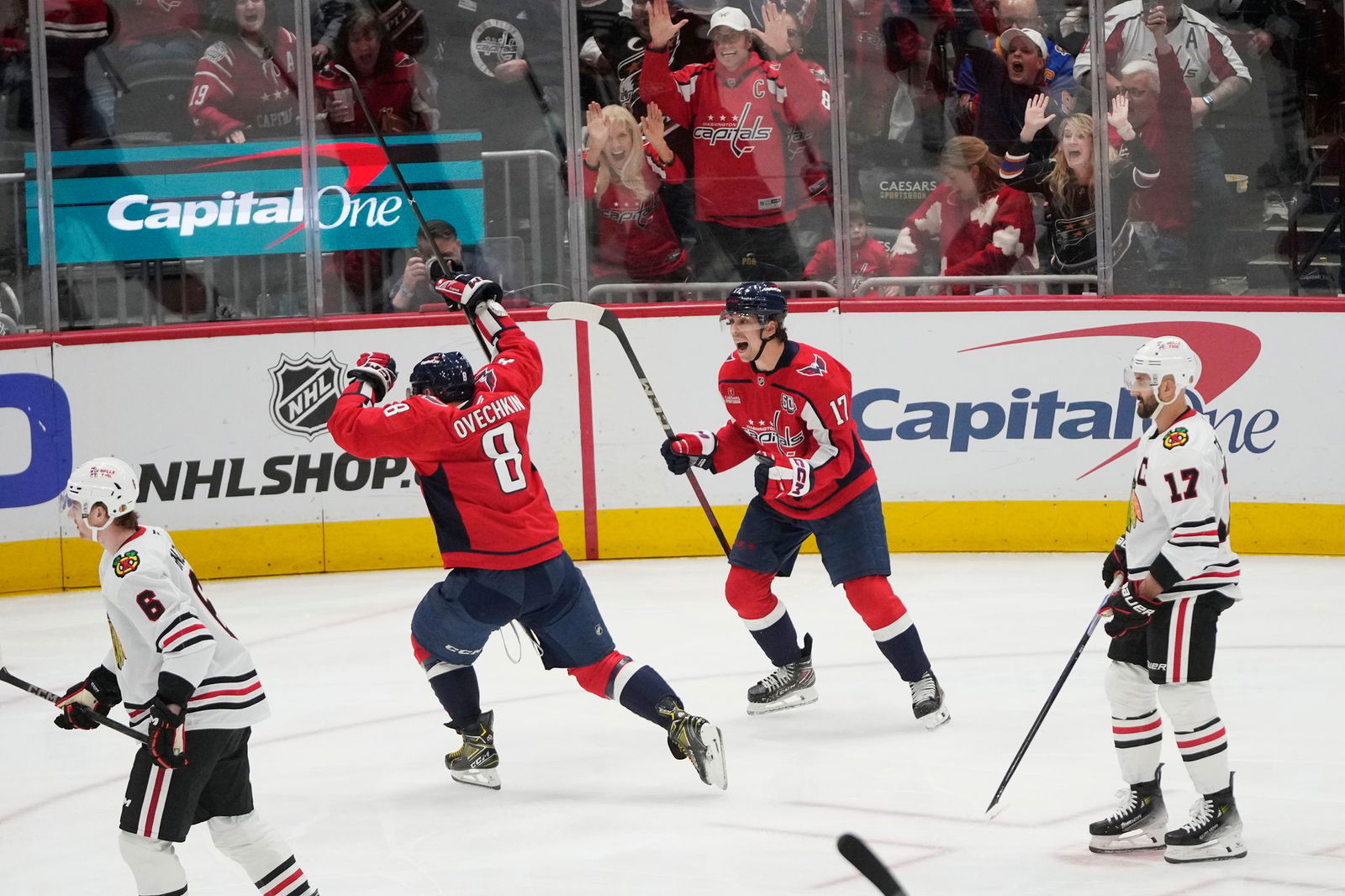 Alexander Owetschkin feiert seinen ersten Treffer zur Führung für die Capitals.