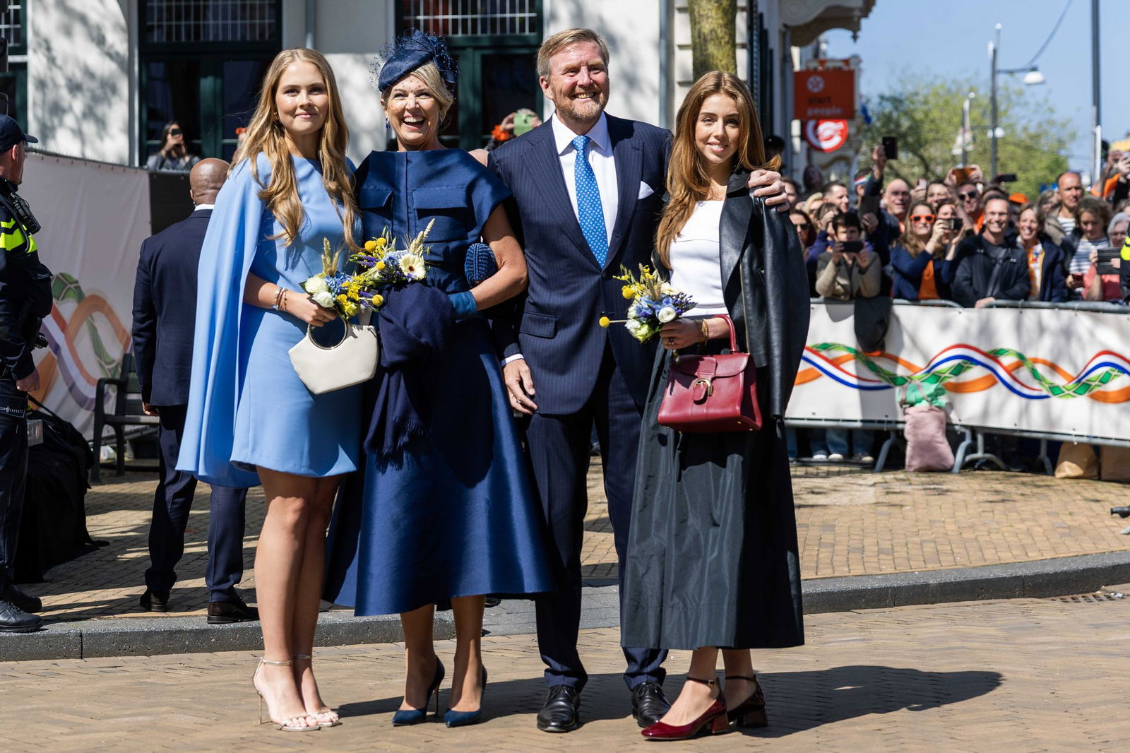 Prinzessin Amalia, Königin Maxima, König Willem-Alexander und Prinzessin Alexia feiern in Doetinchem.