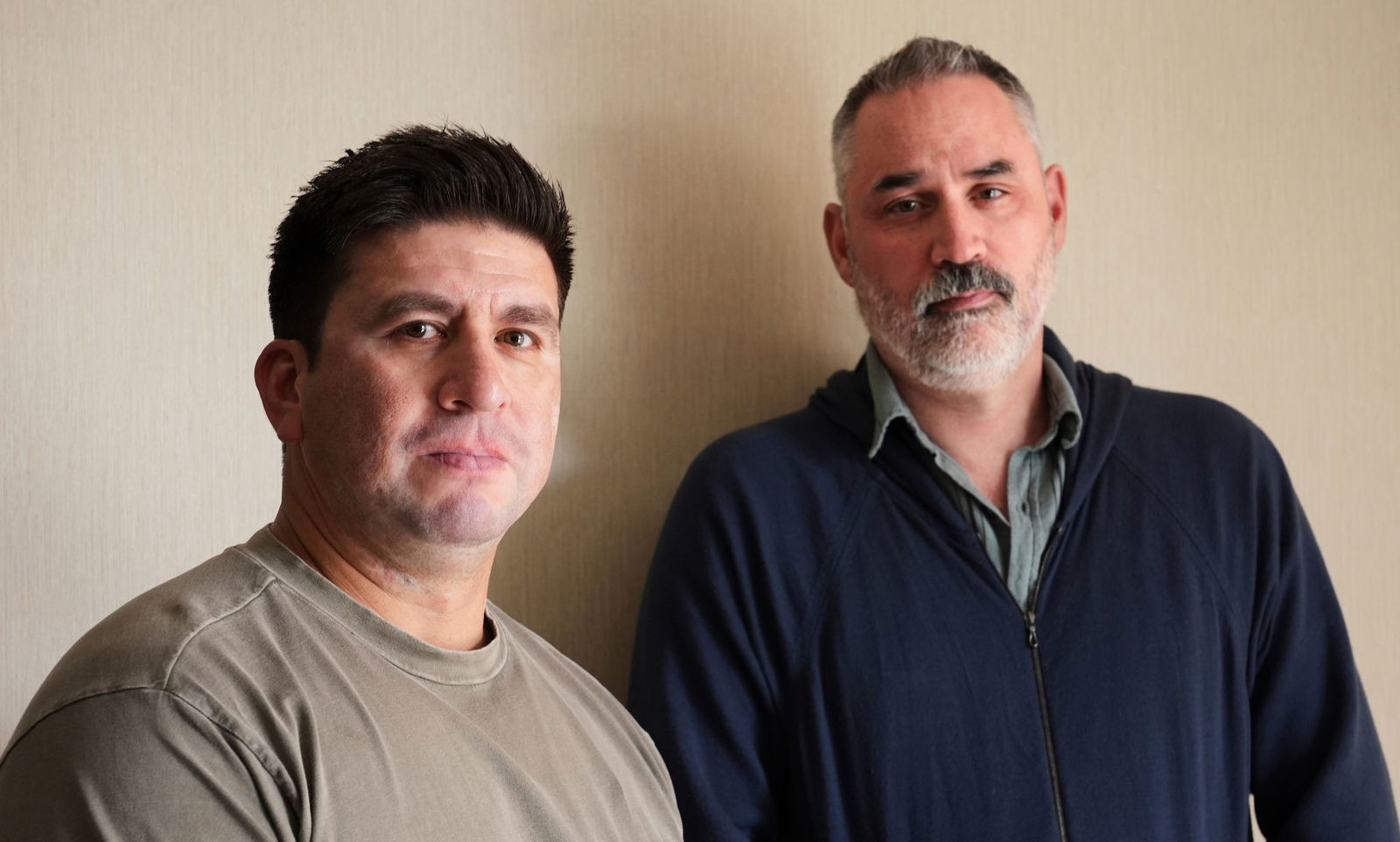 Ray Mendoza (l) und Alex Garland, Co-Autoren und Co-Regisseure des Films «Warfare».