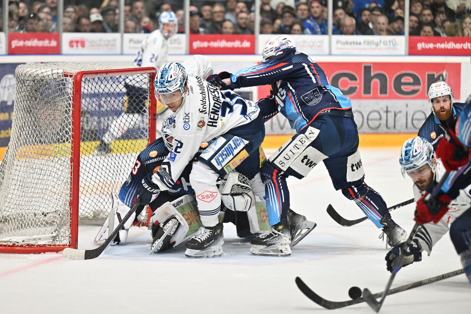 Packende Finalserie: Am Ende setzten sich die Dresdner Eislöwen knapp durch.
