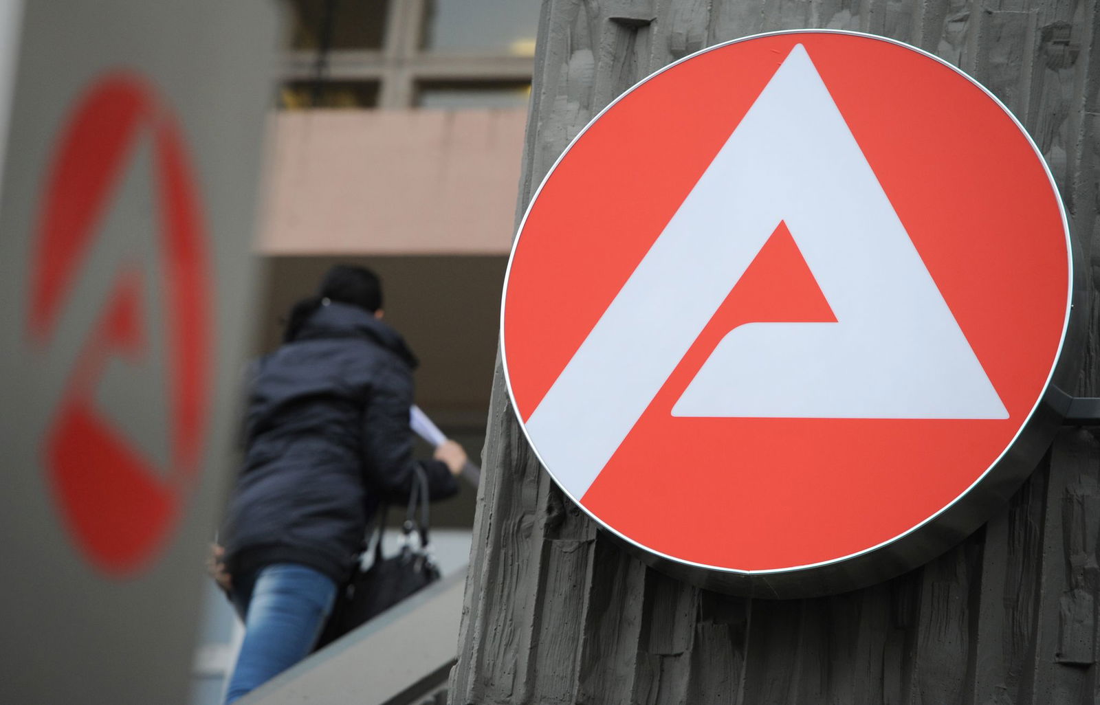 Laut Arbeitsagentur ist die Zahl der Ukrainerinnen und Ukrainer, die im Saarland einen Job gefunden haben, im letzten Jahr deutlich gestiegen. (Symbolbild) 