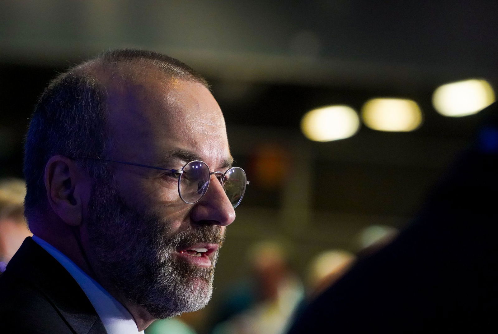 Der CSU-Politiker Manfred Weber ist beim Parteitag der Europäischen Volkspartei (EVP) in Valencia für eine zweite Amtszeit von drei Jahren gewählt worden.