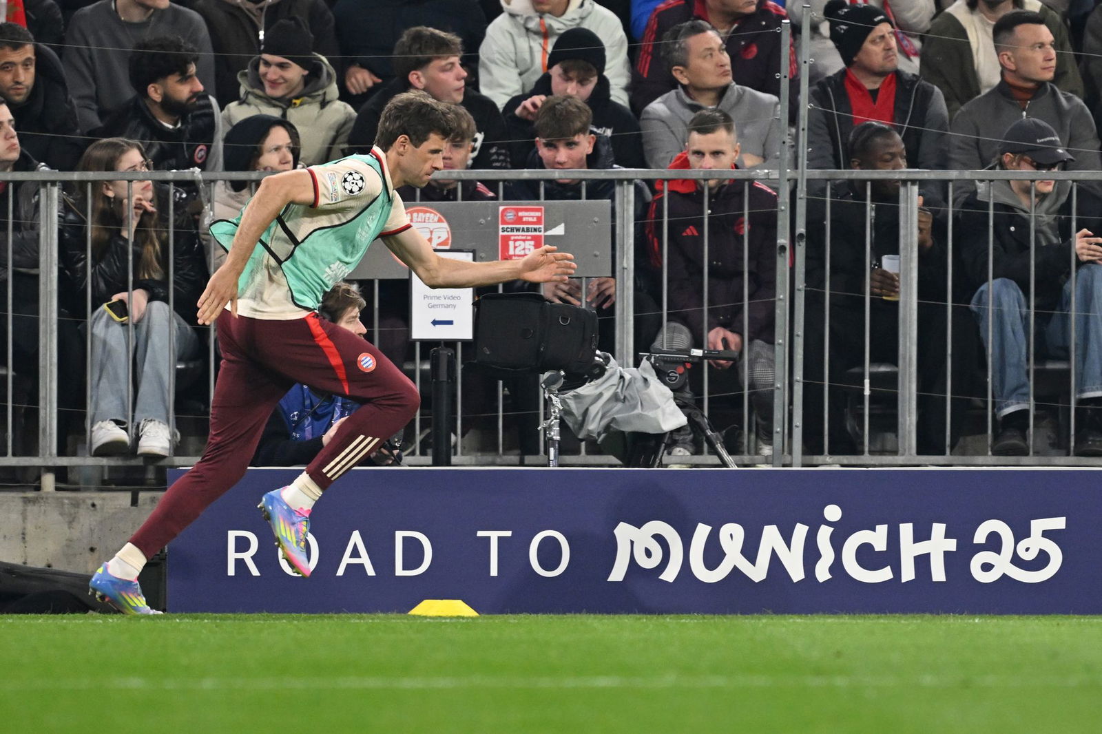 Thomas Müller musste als Reservist auf der Münchner Bank Platz nehmen.