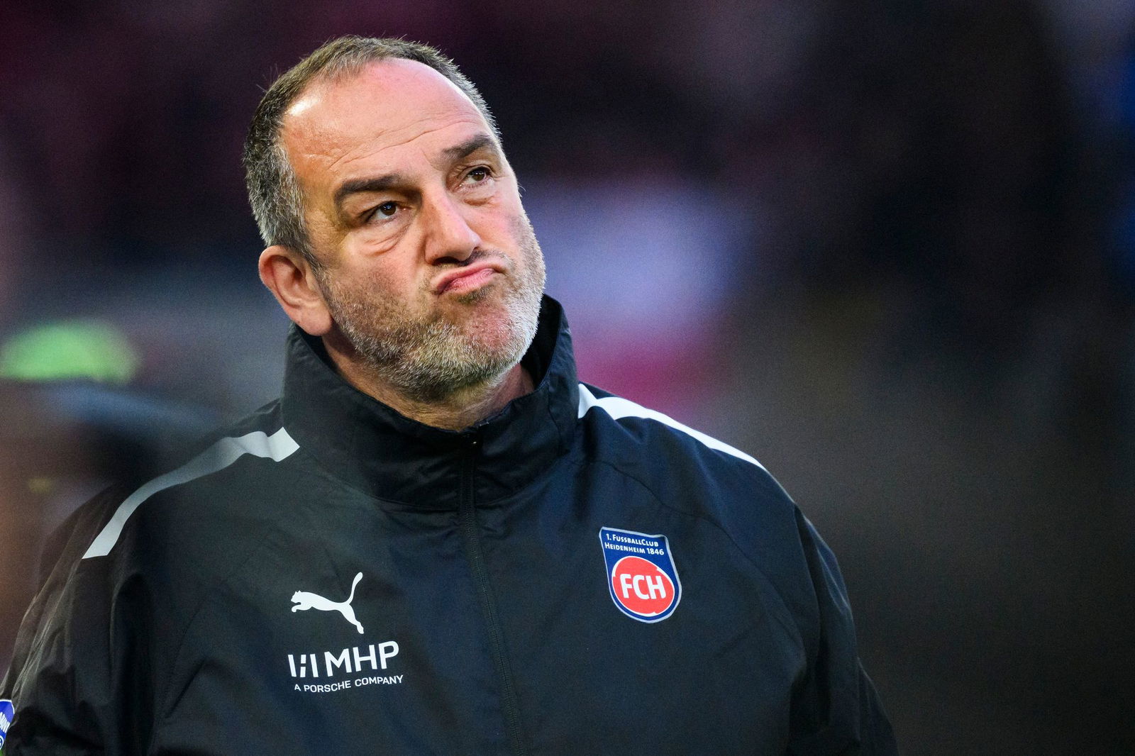 Trainer Frank Schmidt kämpft mit seinen Heidenheimern in der zweiten Bundesliga-Saison gegen den Abstieg.